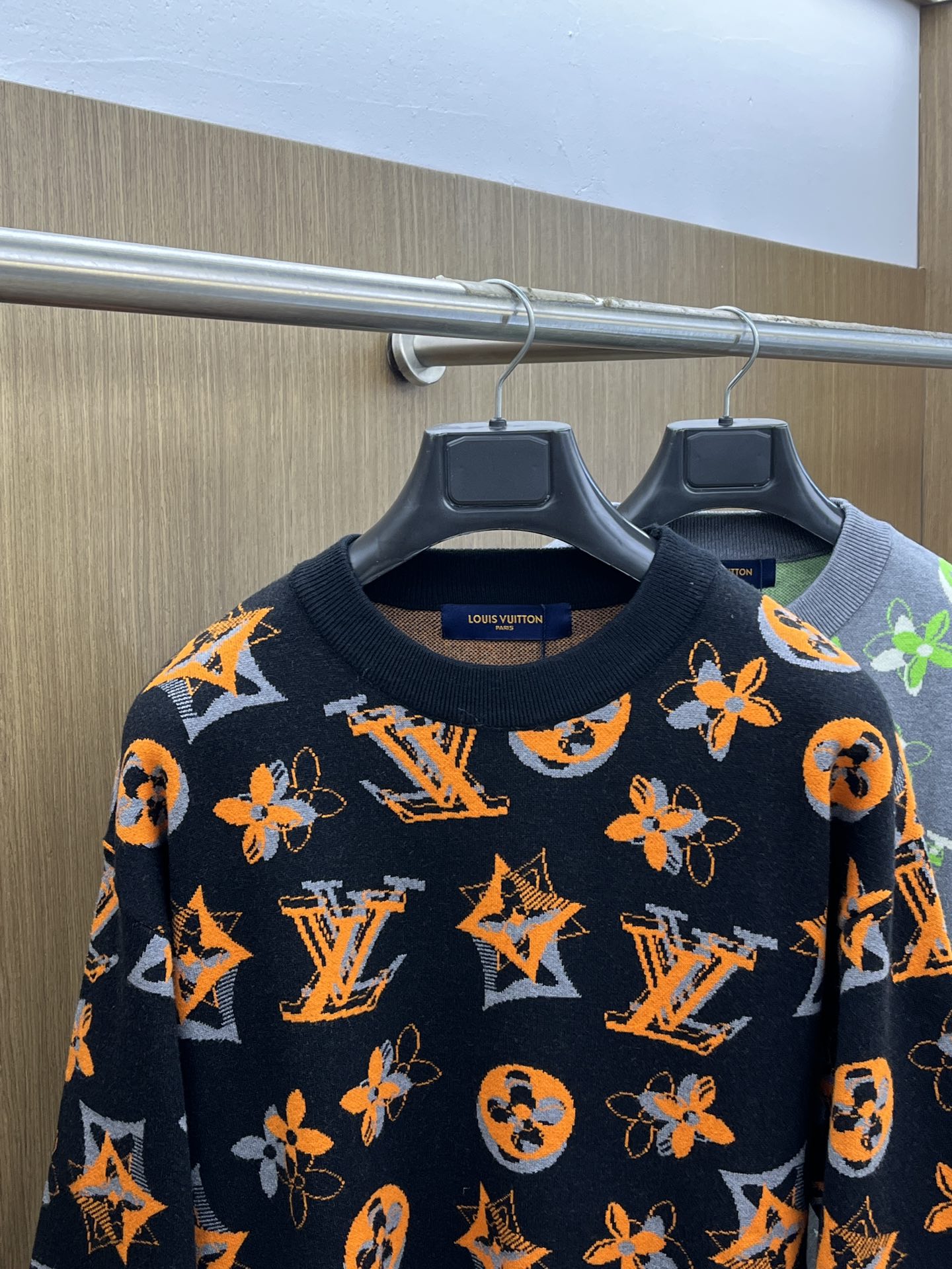 秋冬 LV 🔥🔥毛衣 2025秋冬最新系列，专柜1:1顶级复刻，全品相！加厚款，时下最流行的老钱风，老板