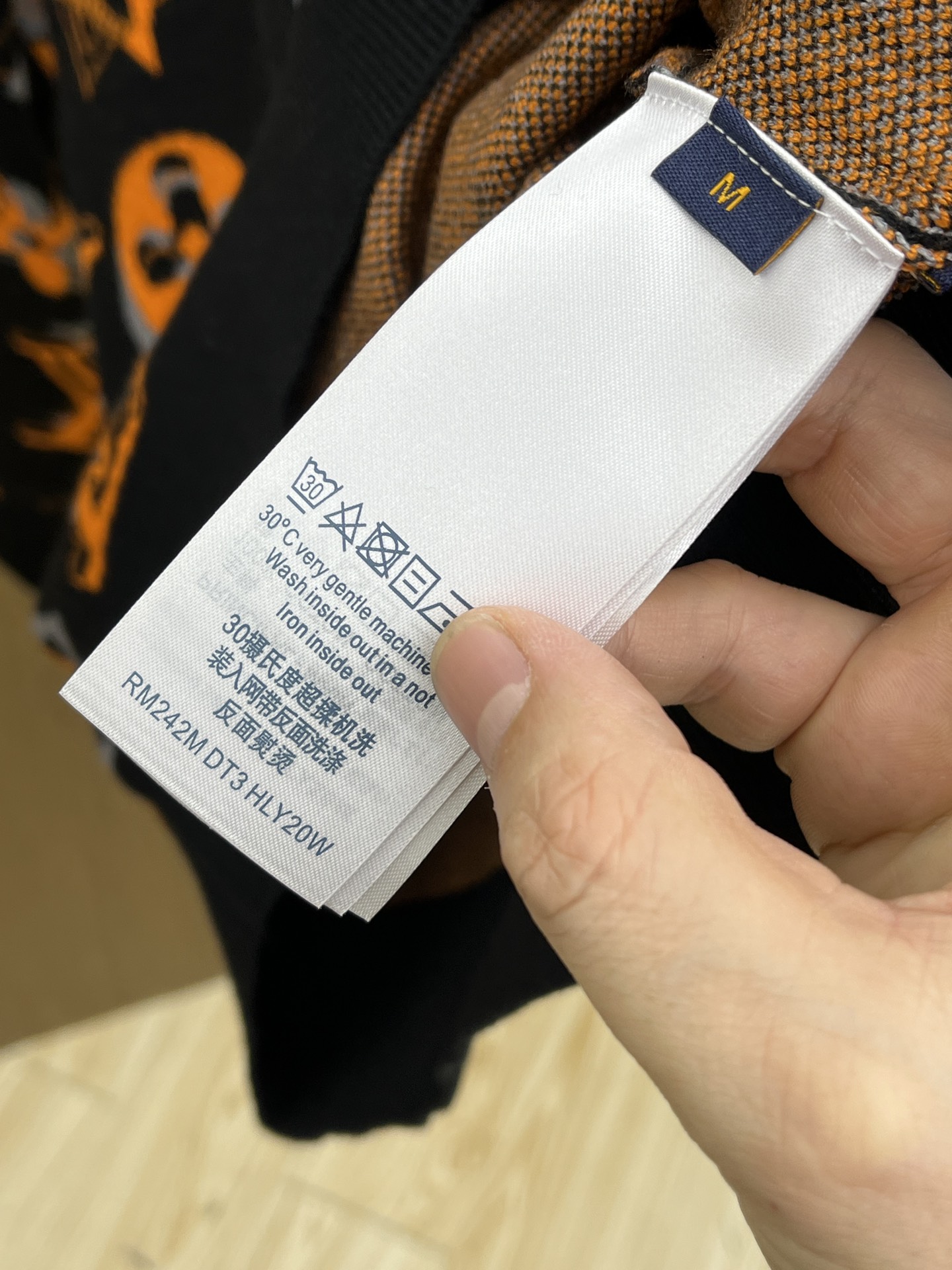 秋冬 LV 🔥🔥毛衣 2025秋冬最新系列，专柜1:1顶级复刻，全品相！加厚款，时下最流行的老钱风，老板