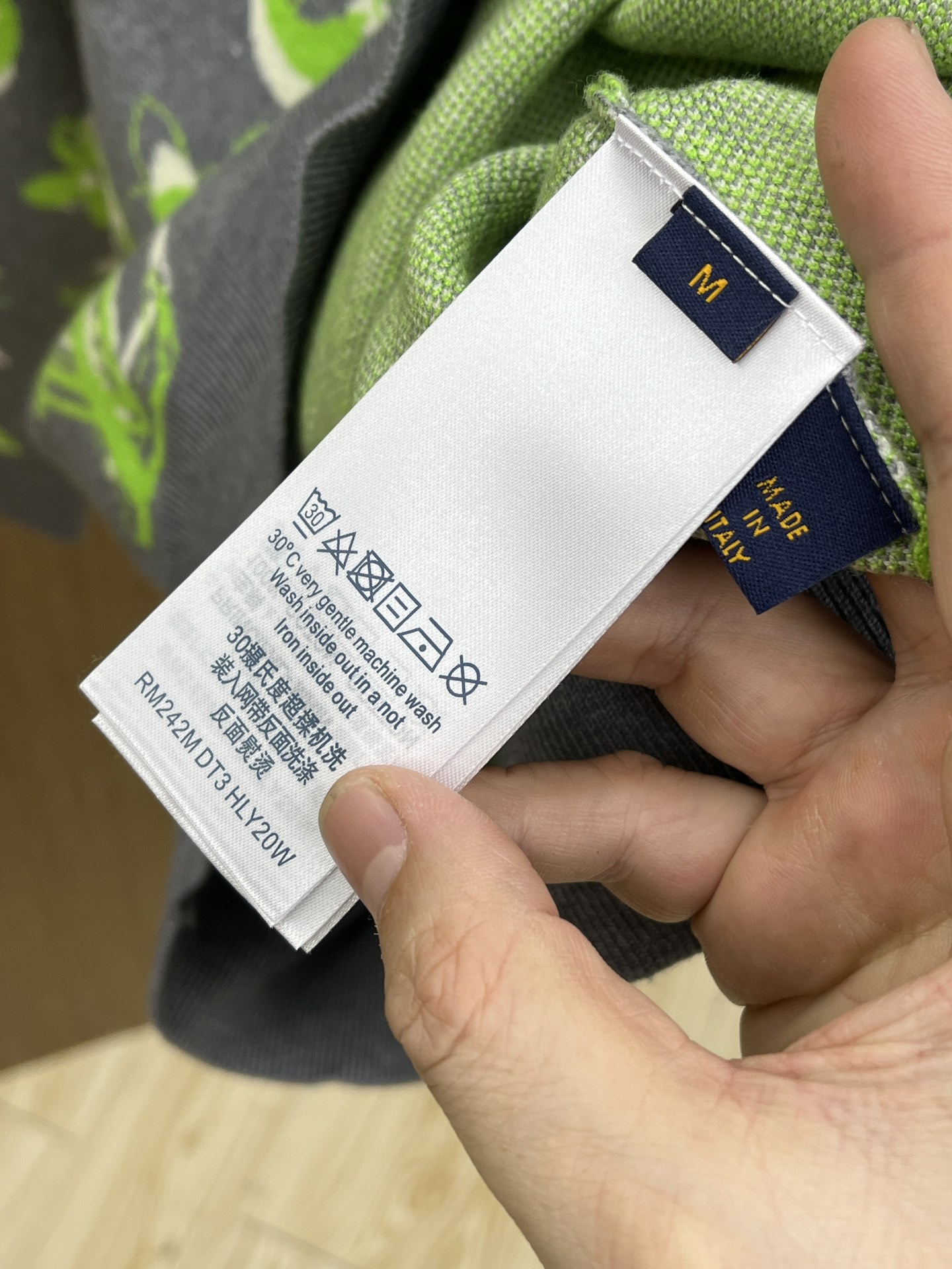 秋冬 LV 🔥🔥毛衣 2025秋冬最新系列，专柜1:1顶级复刻，全品相！加厚款，时下最流行的老钱风，老板