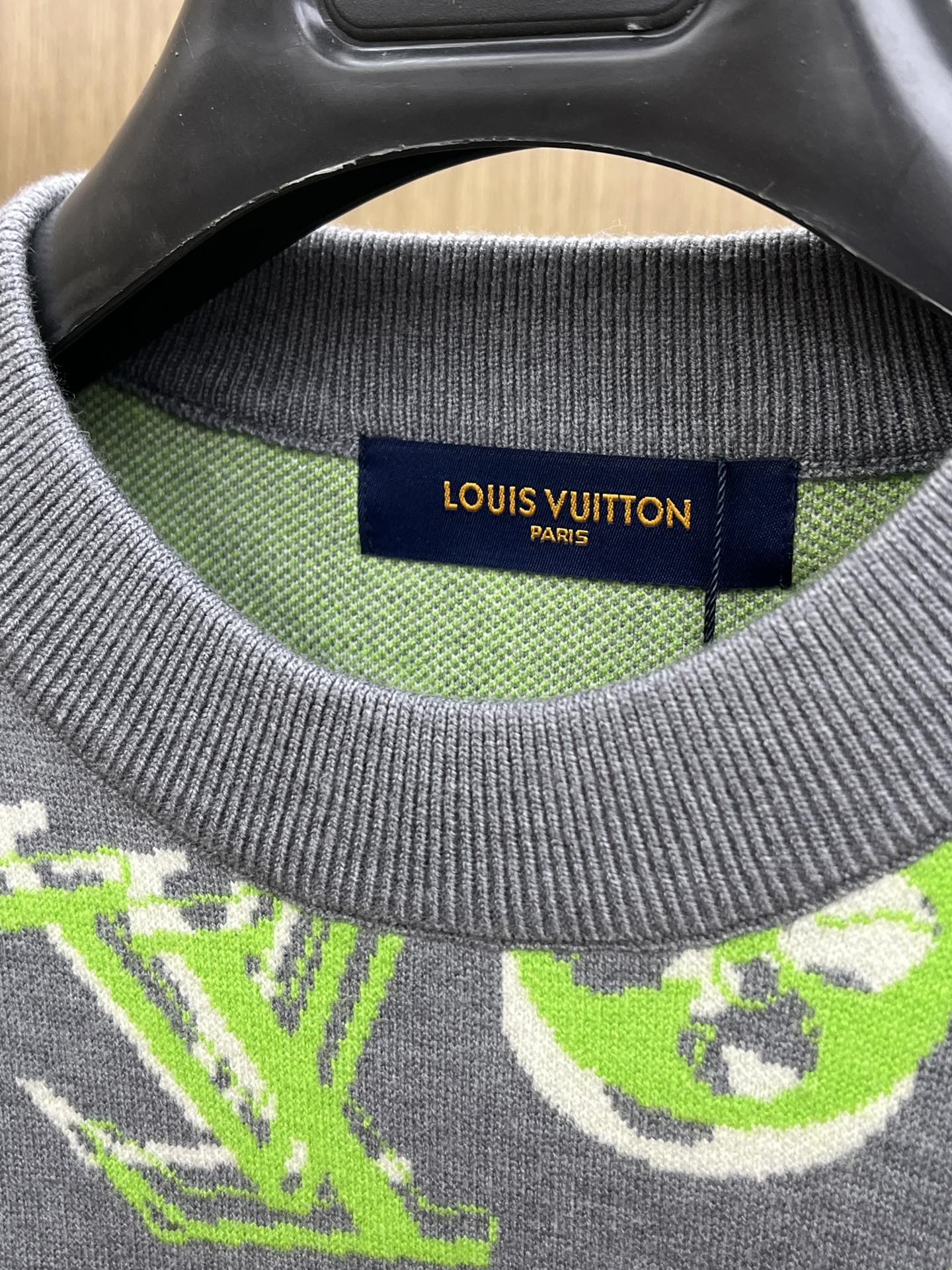 秋冬 LV 🔥🔥毛衣 2025秋冬最新系列，专柜1:1顶级复刻，全品相！加厚款，时下最流行的老钱风，老板