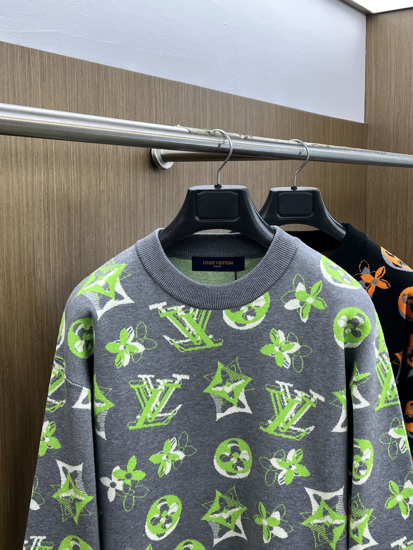 秋冬 LV 🔥🔥毛衣 2025秋冬最新系列，专柜1:1顶级复刻，全品相！加厚款，时下最流行的老钱风，老板