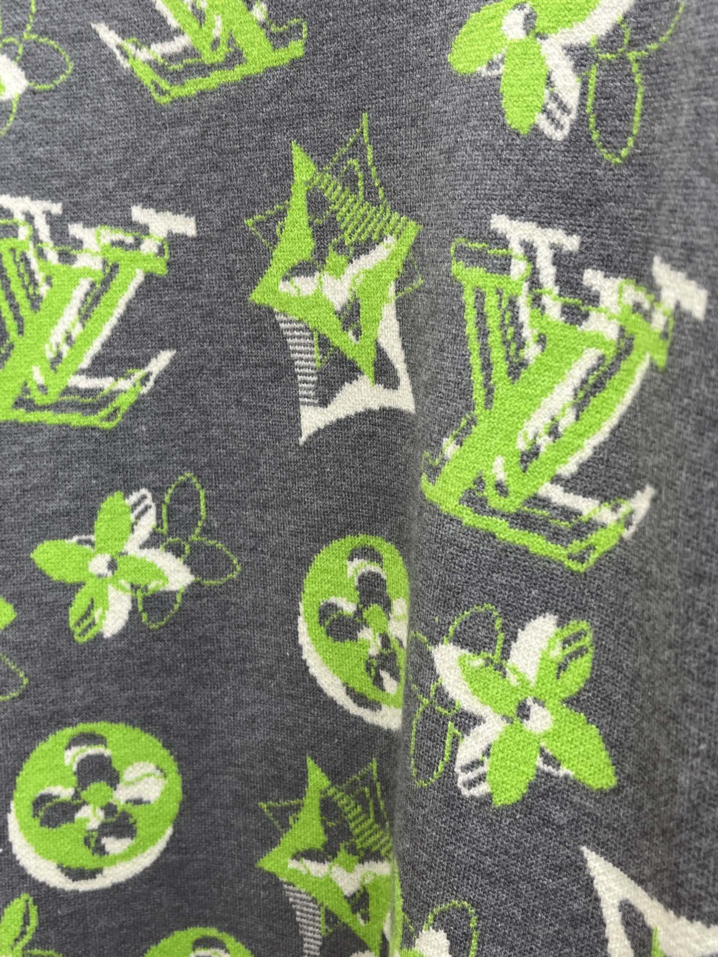 秋冬 LV 🔥🔥毛衣 2025秋冬最新系列，专柜1:1顶级复刻，全品相！加厚款，时下最流行的老钱风，老板