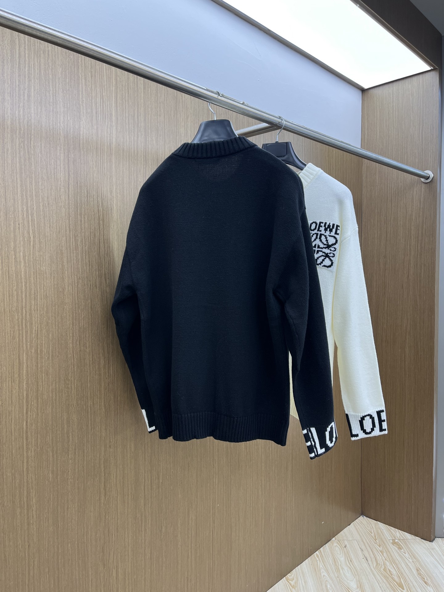 秋冬 Loe 🔥🔥毛衣 2025秋冬最新系列，专柜1:1顶级复刻，全品相！加厚款，时下最流行的老钱风，老