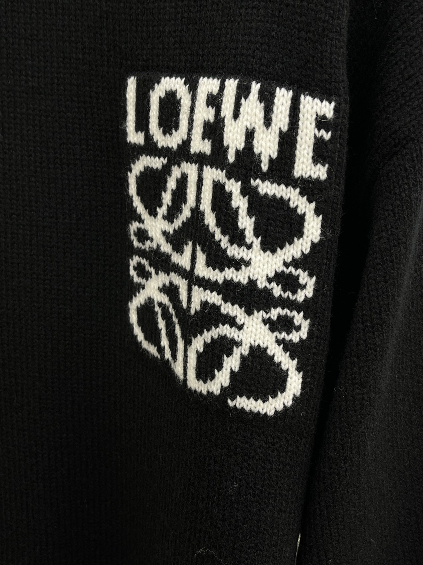 秋冬 Loe 🔥🔥毛衣 2025秋冬最新系列，专柜1:1顶级复刻，全品相！加厚款，时下最流行的老钱风，老