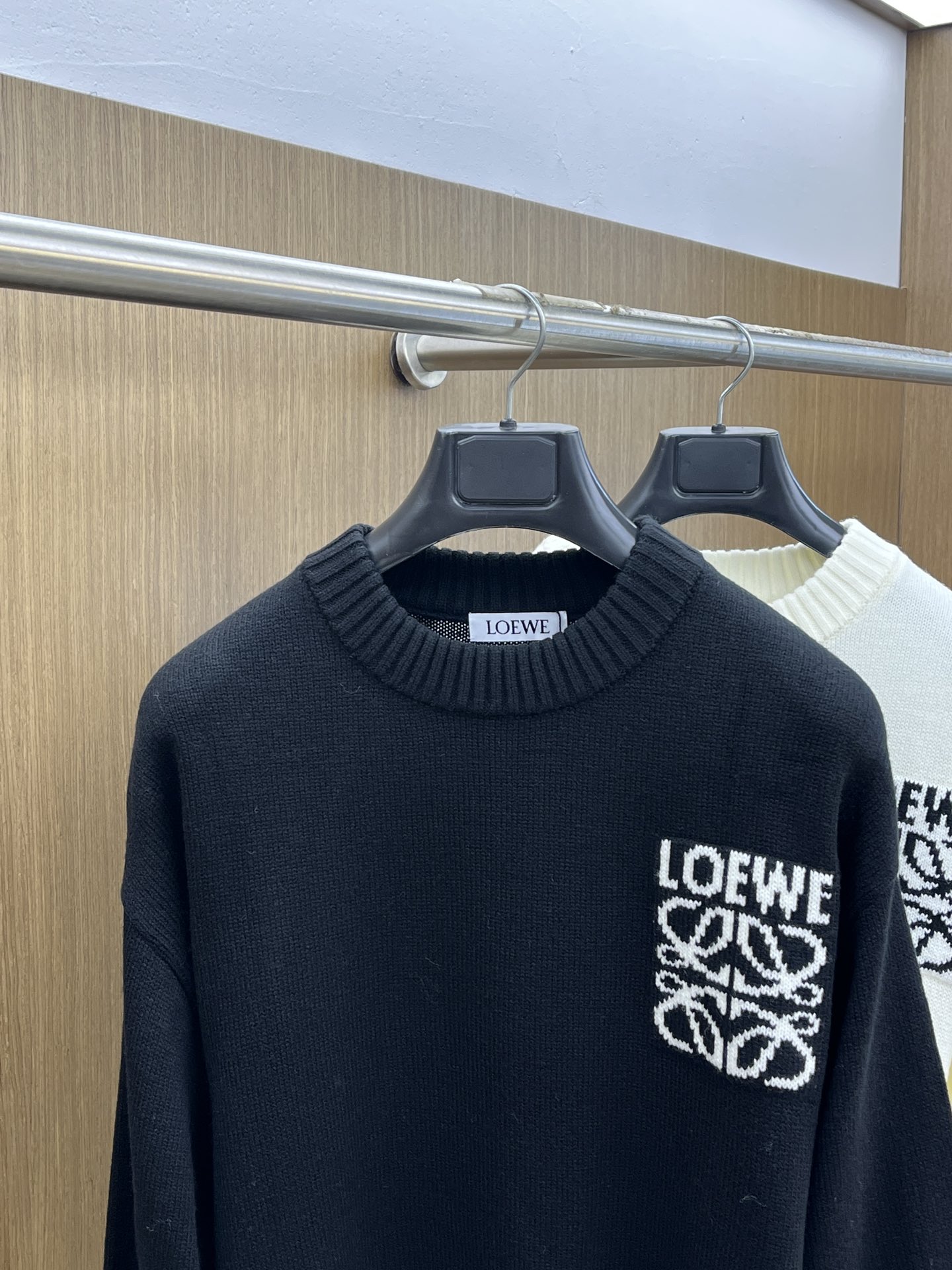 秋冬 Loe 🔥🔥毛衣 2025秋冬最新系列，专柜1:1顶级复刻，全品相！加厚款，时下最流行的老钱风，老