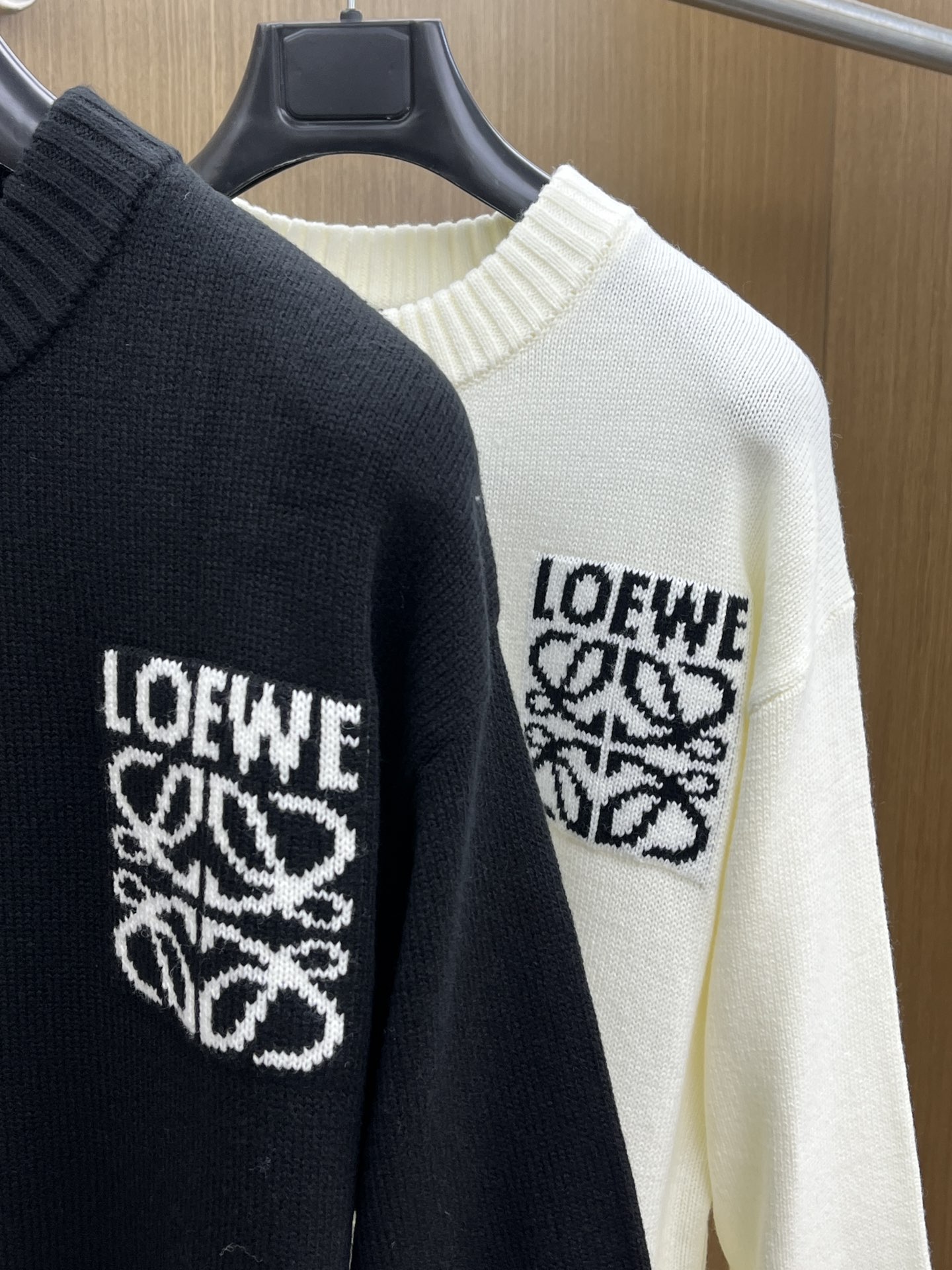 秋冬 Loe 🔥🔥毛衣 2025秋冬最新系列，专柜1:1顶级复刻，全品相！加厚款，时下最流行的老钱风，老