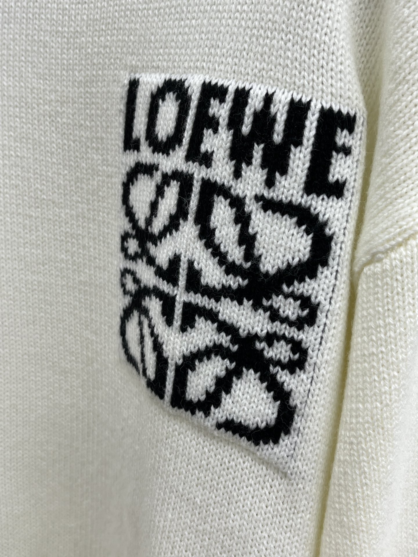 秋冬 Loe 🔥🔥毛衣 2025秋冬最新系列，专柜1:1顶级复刻，全品相！加厚款，时下最流行的老钱风，老