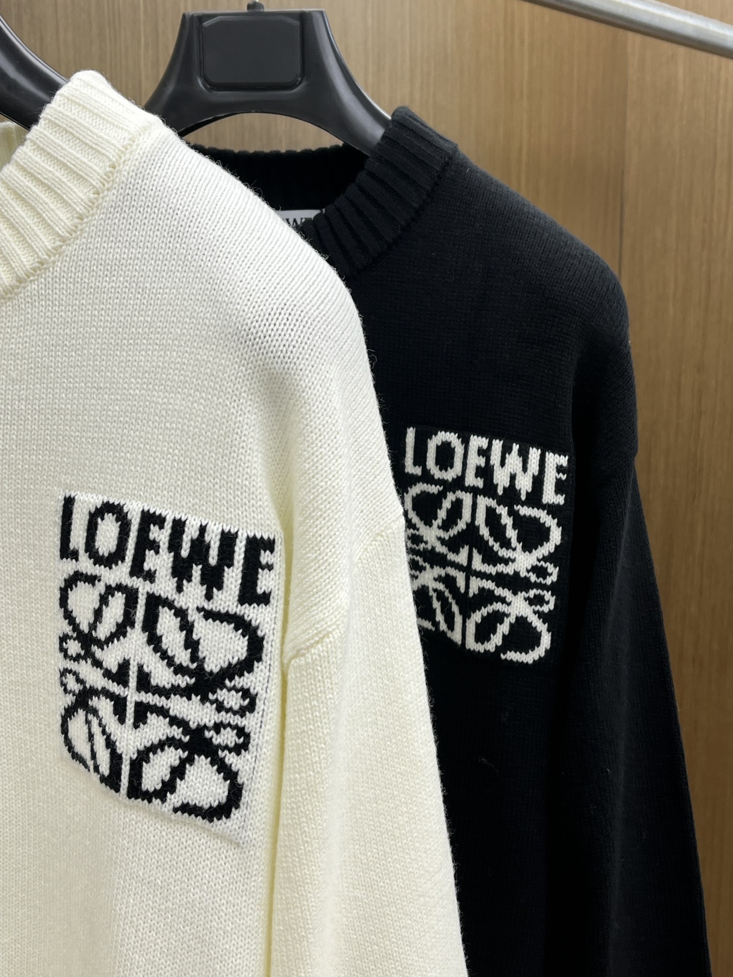 秋冬 Loe 🔥🔥毛衣 2025秋冬最新系列，专柜1:1顶级复刻，全品相！加厚款，时下最流行的老钱风，老