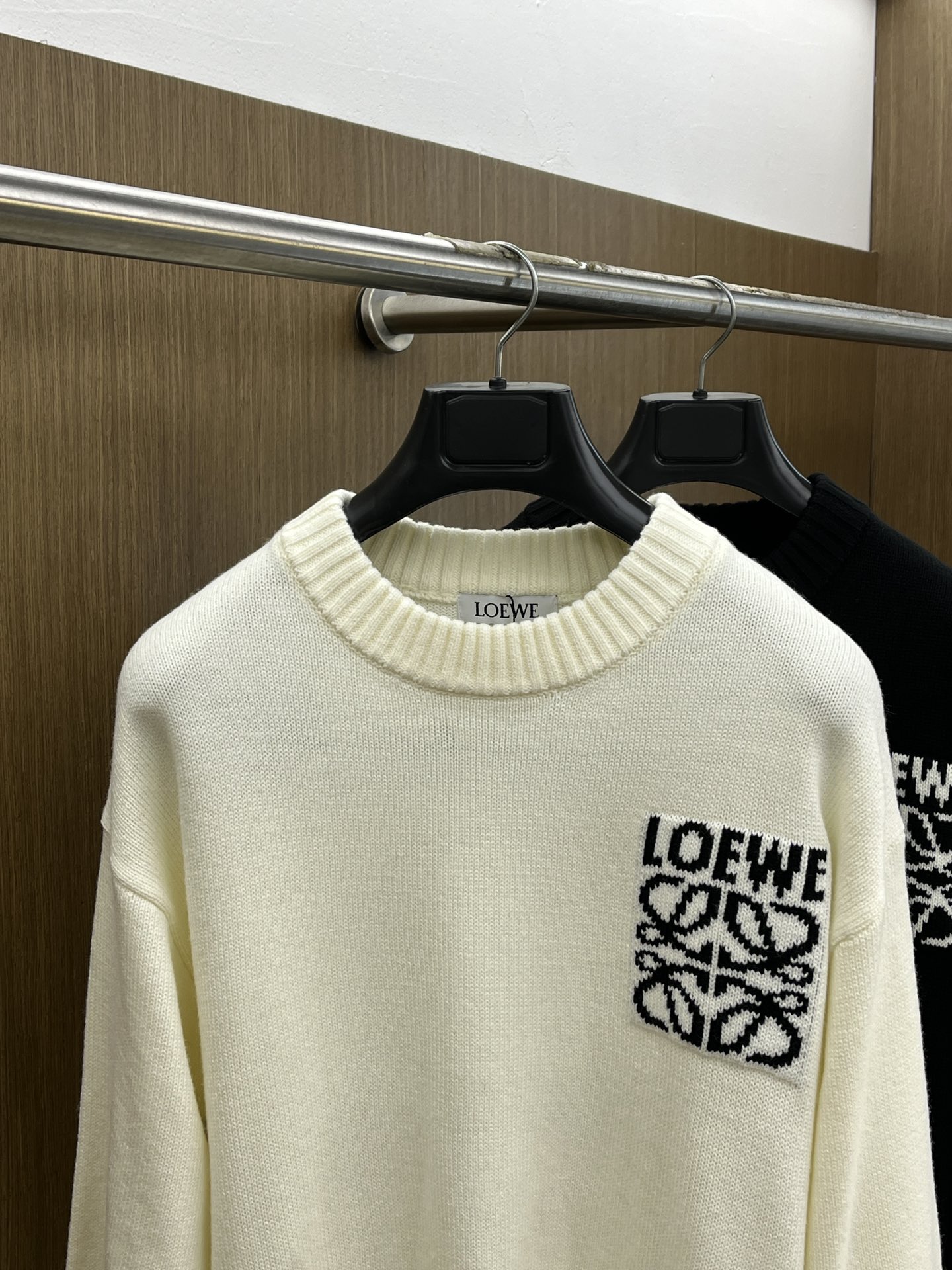 秋冬 Loe 🔥🔥毛衣 2025秋冬最新系列，专柜1:1顶级复刻，全品相！加厚款，时下最流行的老钱风，老