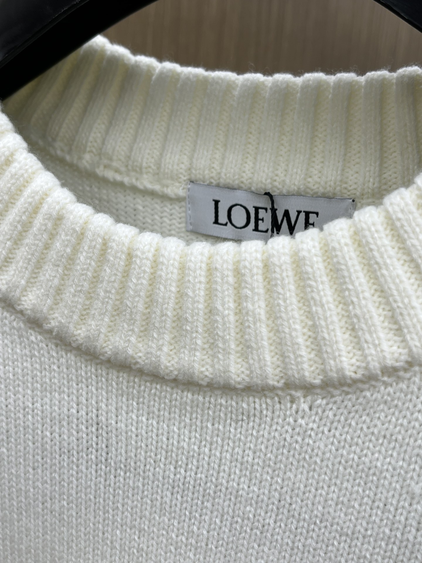 秋冬 Loe 🔥🔥毛衣 2025秋冬最新系列，专柜1:1顶级复刻，全品相！加厚款，时下最流行的老钱风，老