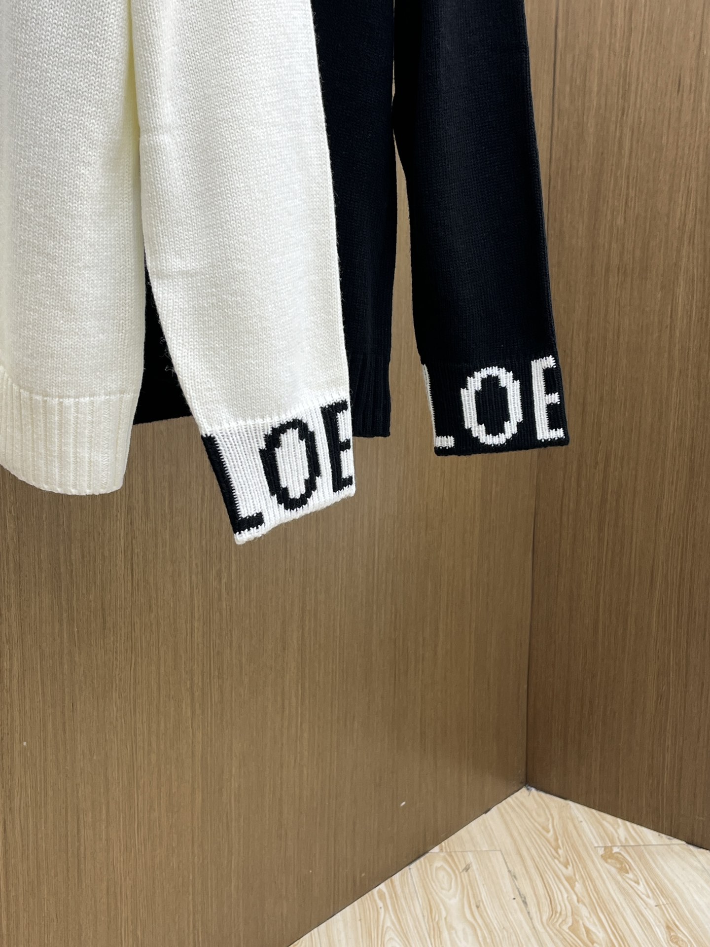 秋冬 Loe 🔥🔥毛衣 2025秋冬最新系列，专柜1:1顶级复刻，全品相！加厚款，时下最流行的老钱风，老