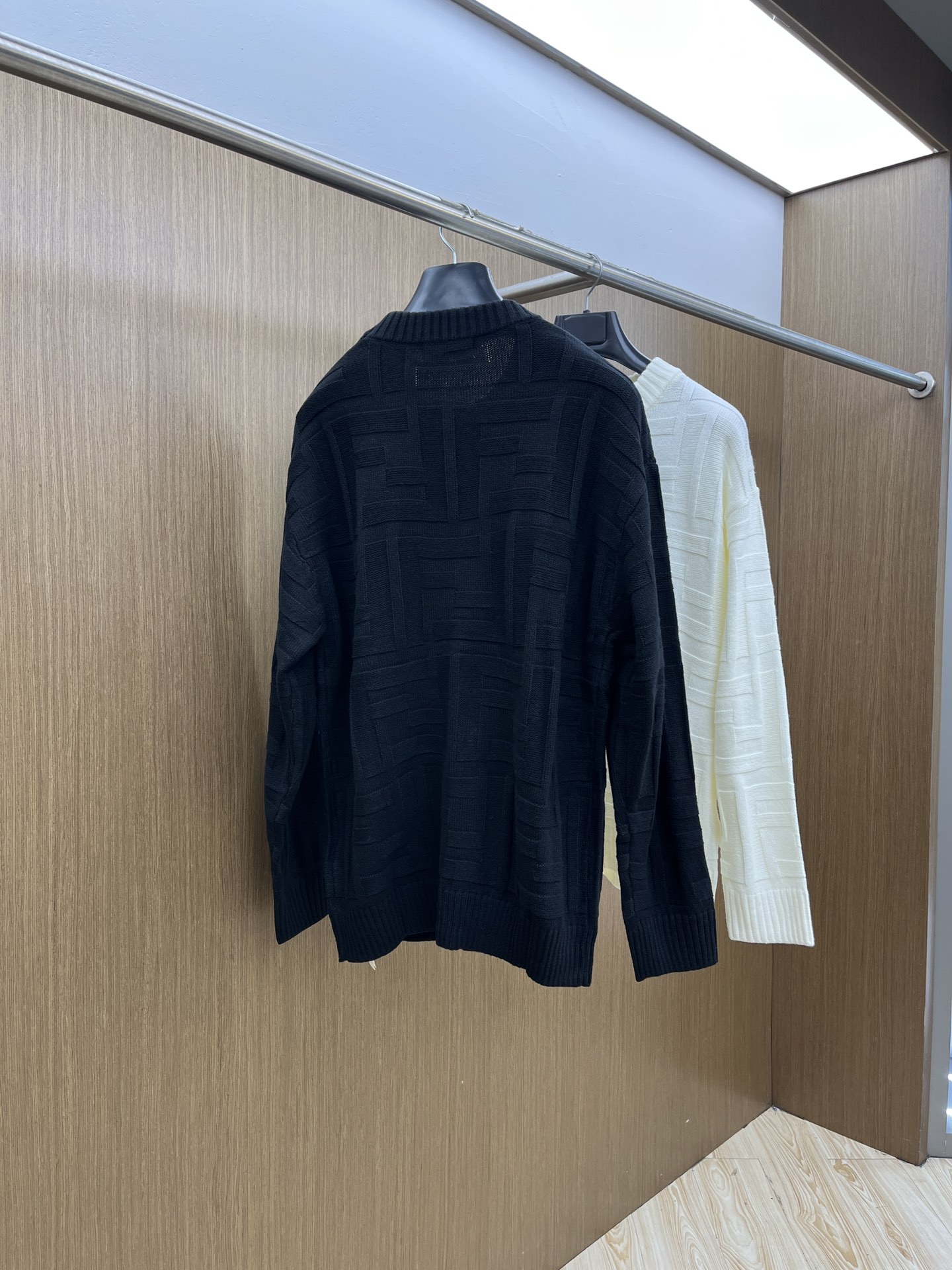 秋冬 FD 🔥🔥毛衣 2025秋冬最新系列，专柜1:1顶级复刻，全品相！加厚款，时下最流行的老钱风，老板