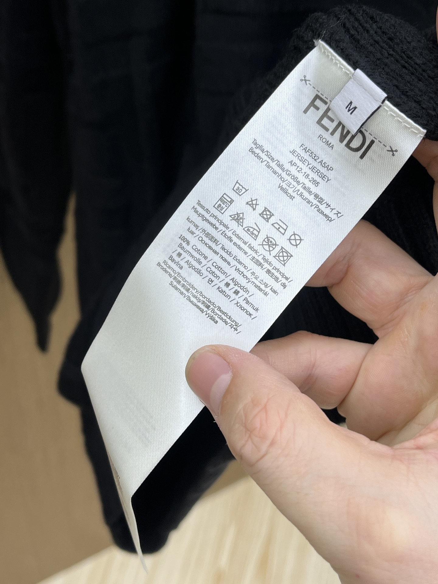 秋冬 FD 🔥🔥毛衣 2025秋冬最新系列，专柜1:1顶级复刻，全品相！加厚款，时下最流行的老钱风，老板