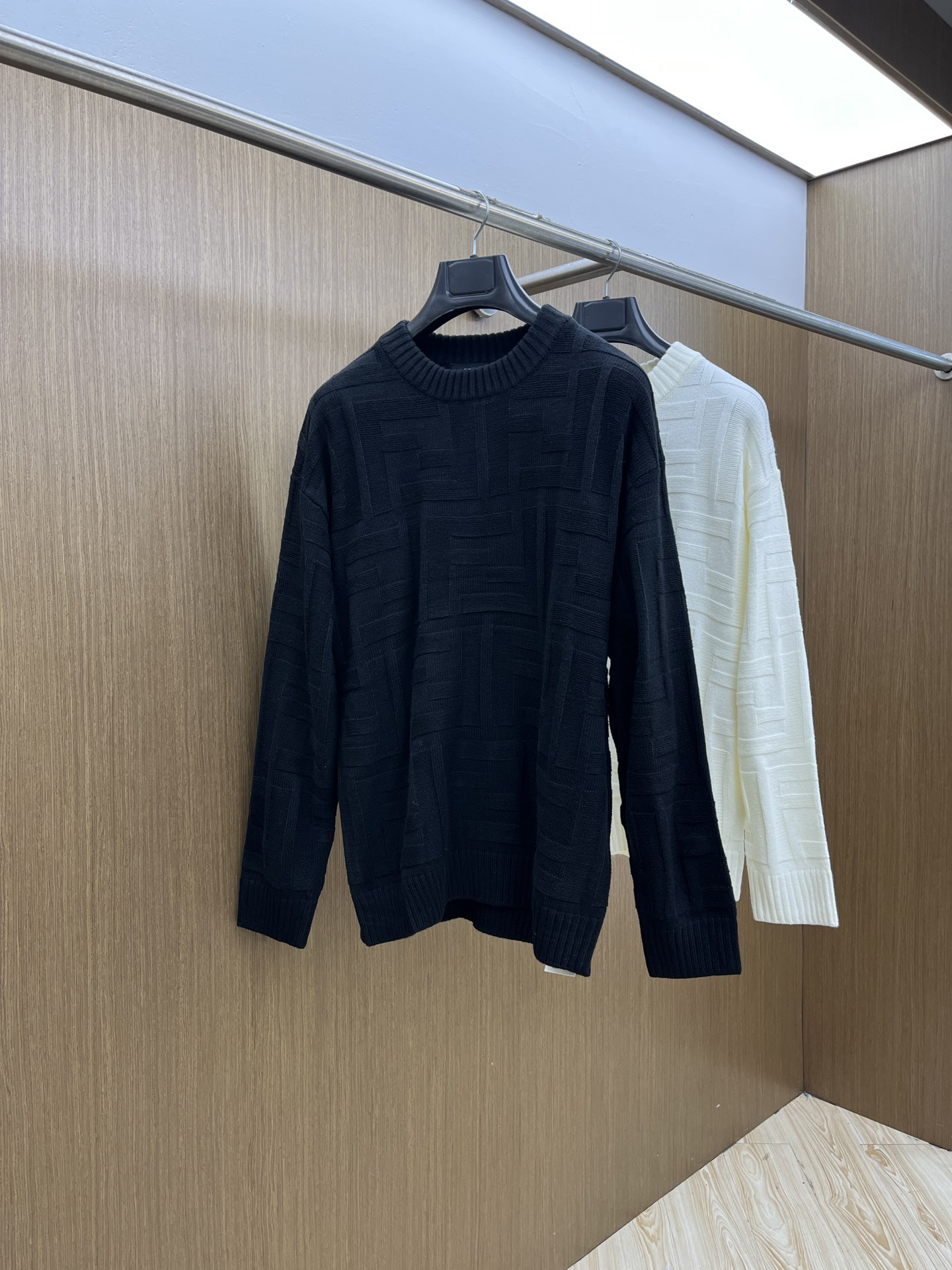 秋冬 FD 🔥🔥毛衣 2025秋冬最新系列，专柜1:1顶级复刻，全品相！加厚款，时下最流行的老钱风，老板