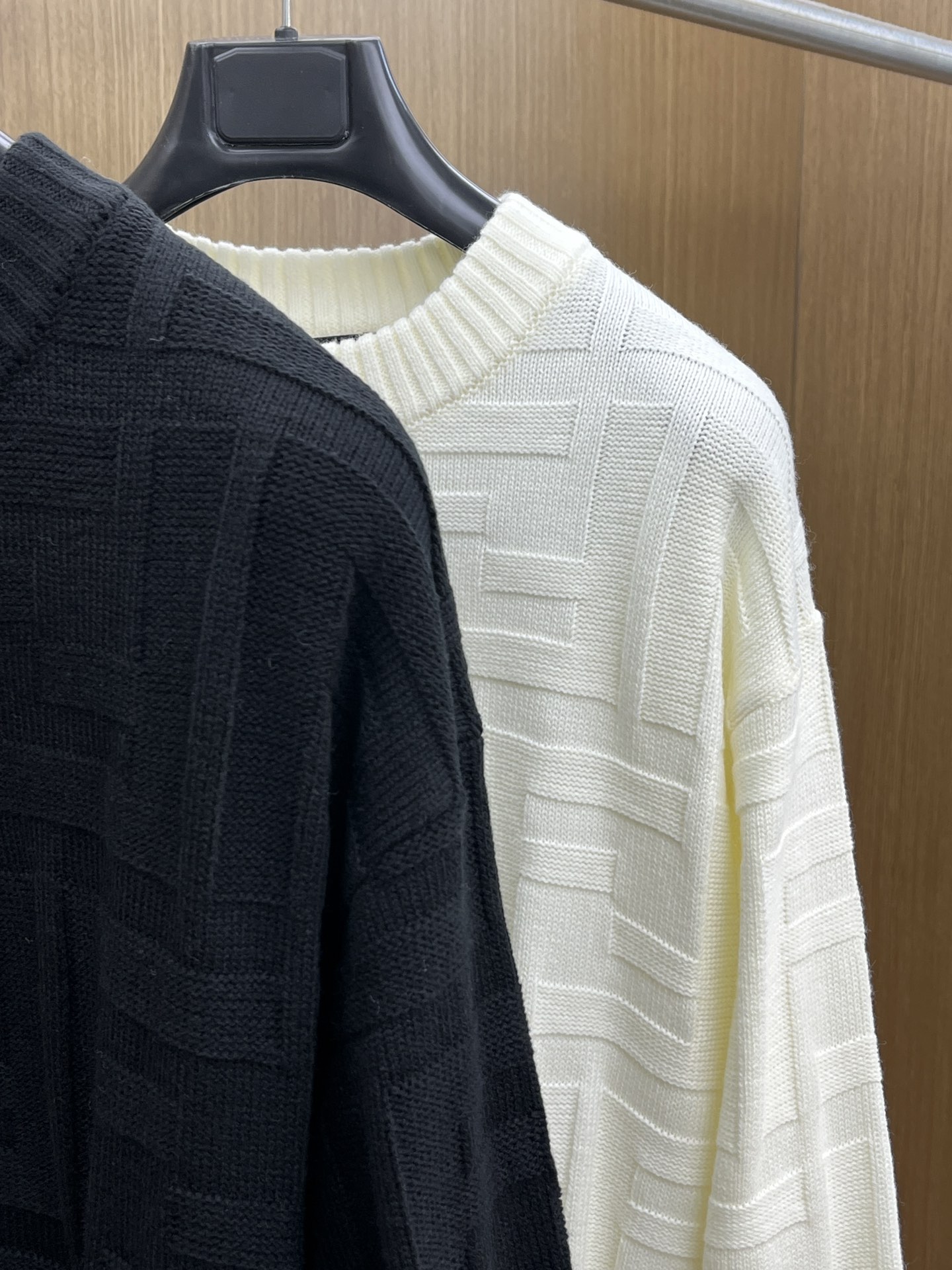 秋冬 FD 🔥🔥毛衣 2025秋冬最新系列，专柜1:1顶级复刻，全品相！加厚款，时下最流行的老钱风，老板