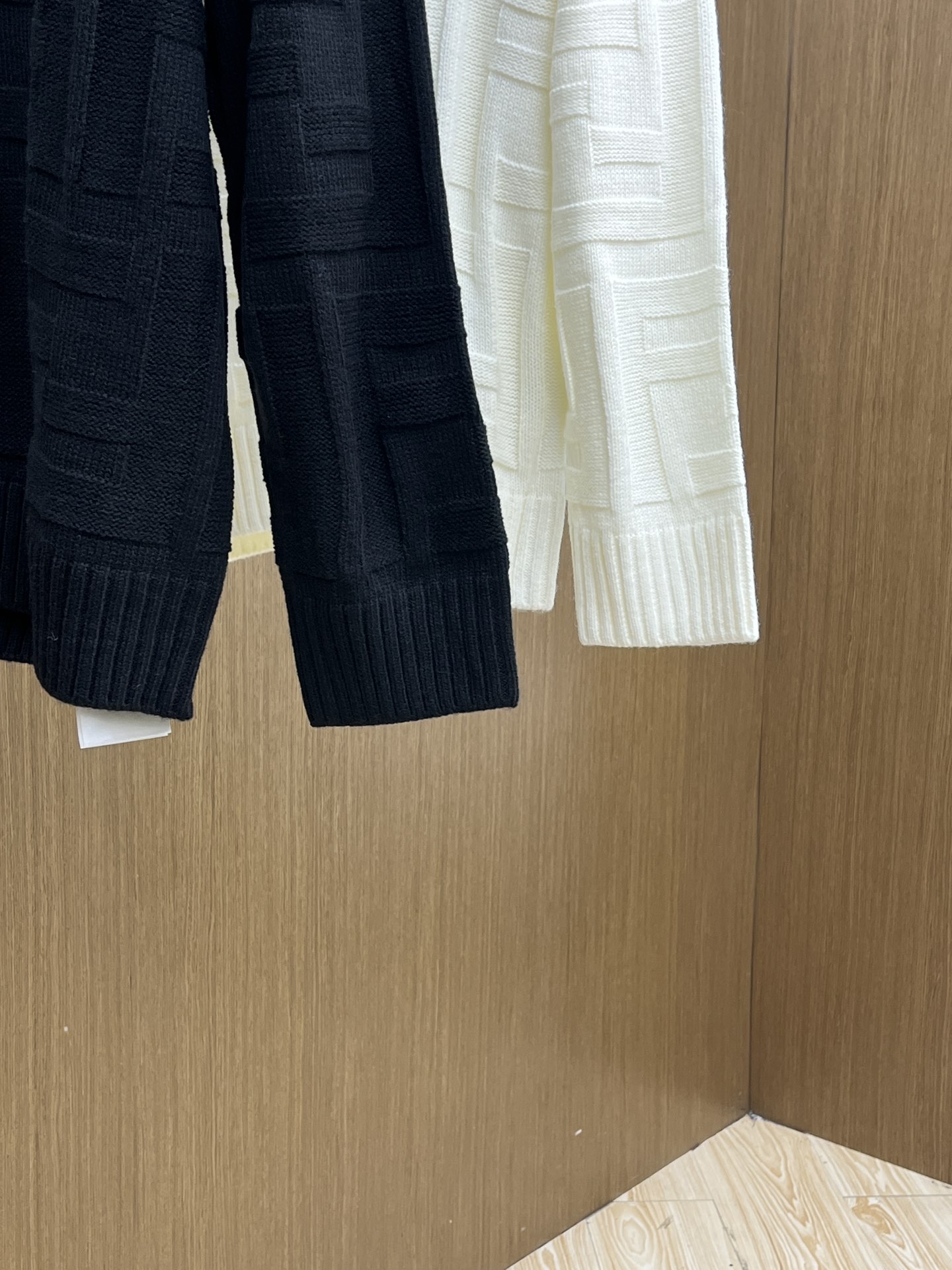 秋冬 FD 🔥🔥毛衣 2025秋冬最新系列，专柜1:1顶级复刻，全品相！加厚款，时下最流行的老钱风，老板