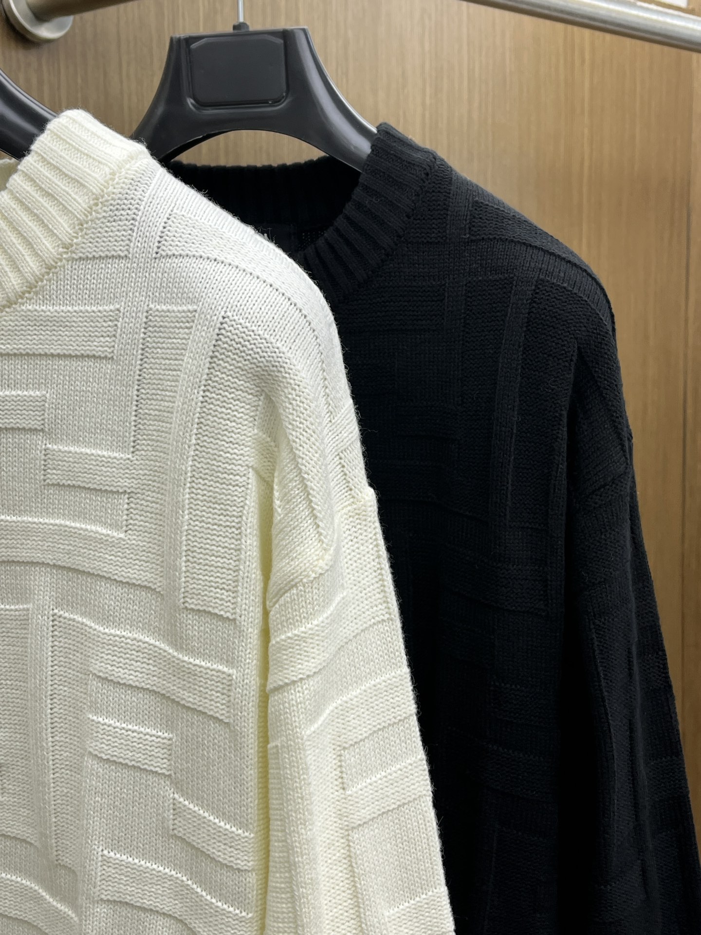 秋冬 FD 🔥🔥毛衣 2025秋冬最新系列，专柜1:1顶级复刻，全品相！加厚款，时下最流行的老钱风，老板