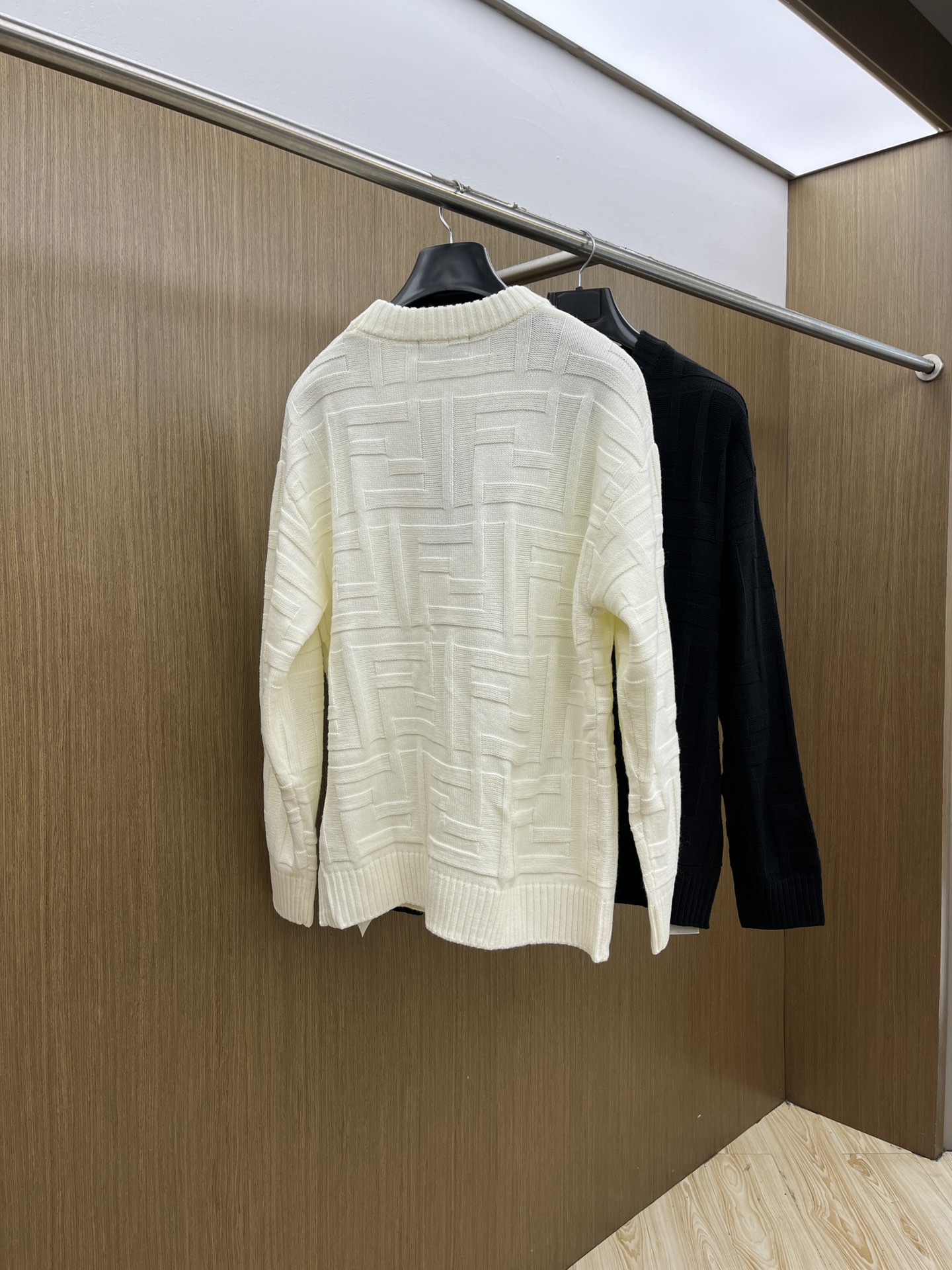 秋冬 FD 🔥🔥毛衣 2025秋冬最新系列，专柜1:1顶级复刻，全品相！加厚款，时下最流行的老钱风，老板