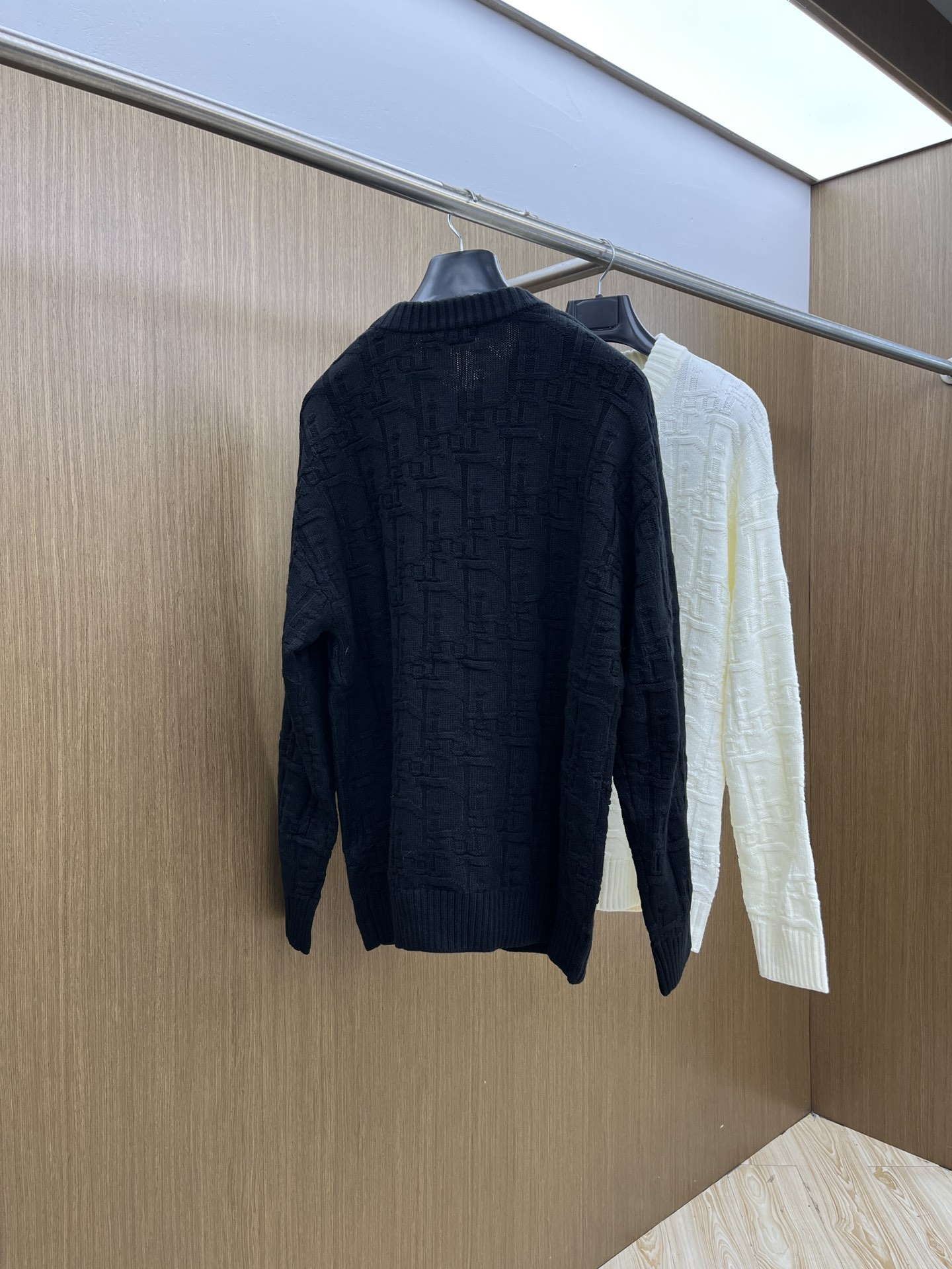 秋冬 CD 🔥🔥毛衣 2025秋冬最新系列，专柜1:1顶级复刻，全品相！加厚款，时下最流行的老钱风，老板