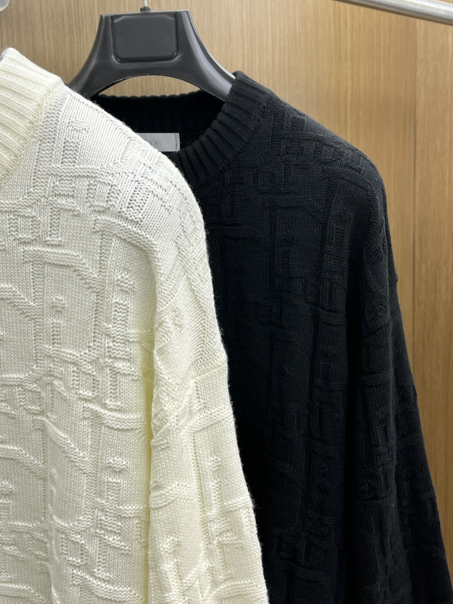 秋冬 CD 🔥🔥毛衣 2025秋冬最新系列，专柜1:1顶级复刻，全品相！加厚款，时下最流行的老钱风，老板