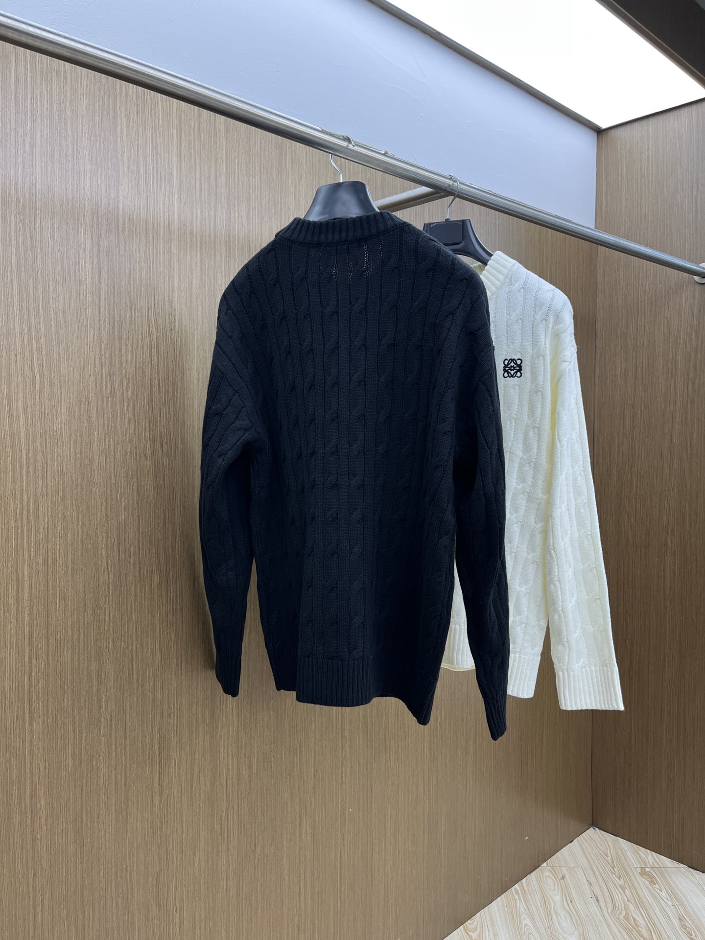 秋冬 LOE 🔥🔥毛衣 2025秋冬最新系列，专柜1:1顶级复刻，全品相！加厚款，时下最流行的老钱风，老