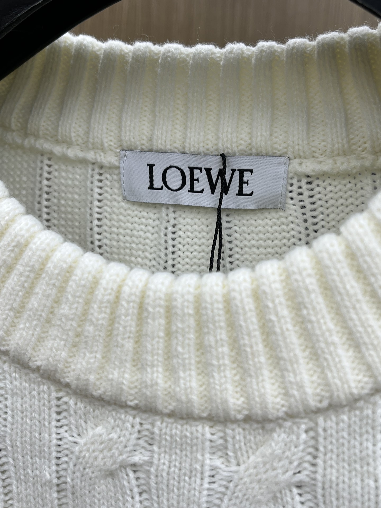 秋冬 LOE 🔥🔥毛衣 2025秋冬最新系列，专柜1:1顶级复刻，全品相！加厚款，时下最流行的老钱风，老