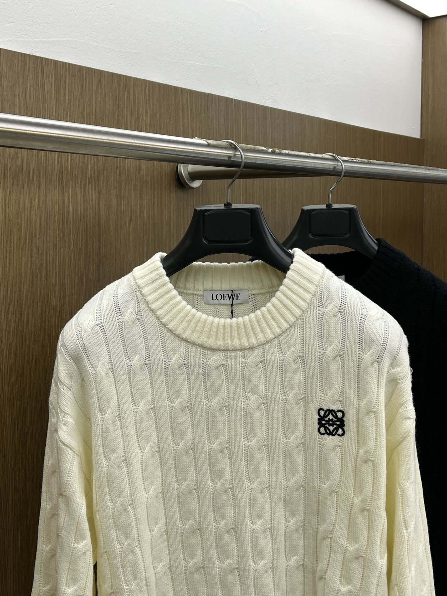 秋冬 LOE 🔥🔥毛衣 2025秋冬最新系列，专柜1:1顶级复刻，全品相！加厚款，时下最流行的老钱风，老