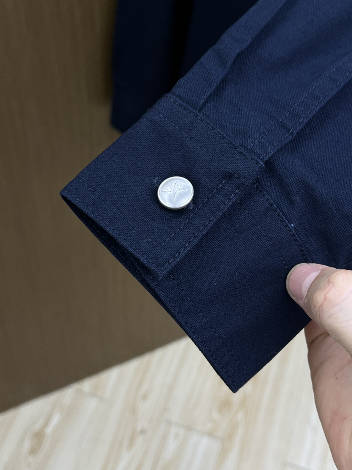 秋冬 CD 🔥秋冬上新，微弹力牛仔D#or口袋标识剌绣细节衬衫款外套。金属明扣款，面料微弹穿着舒适款式百