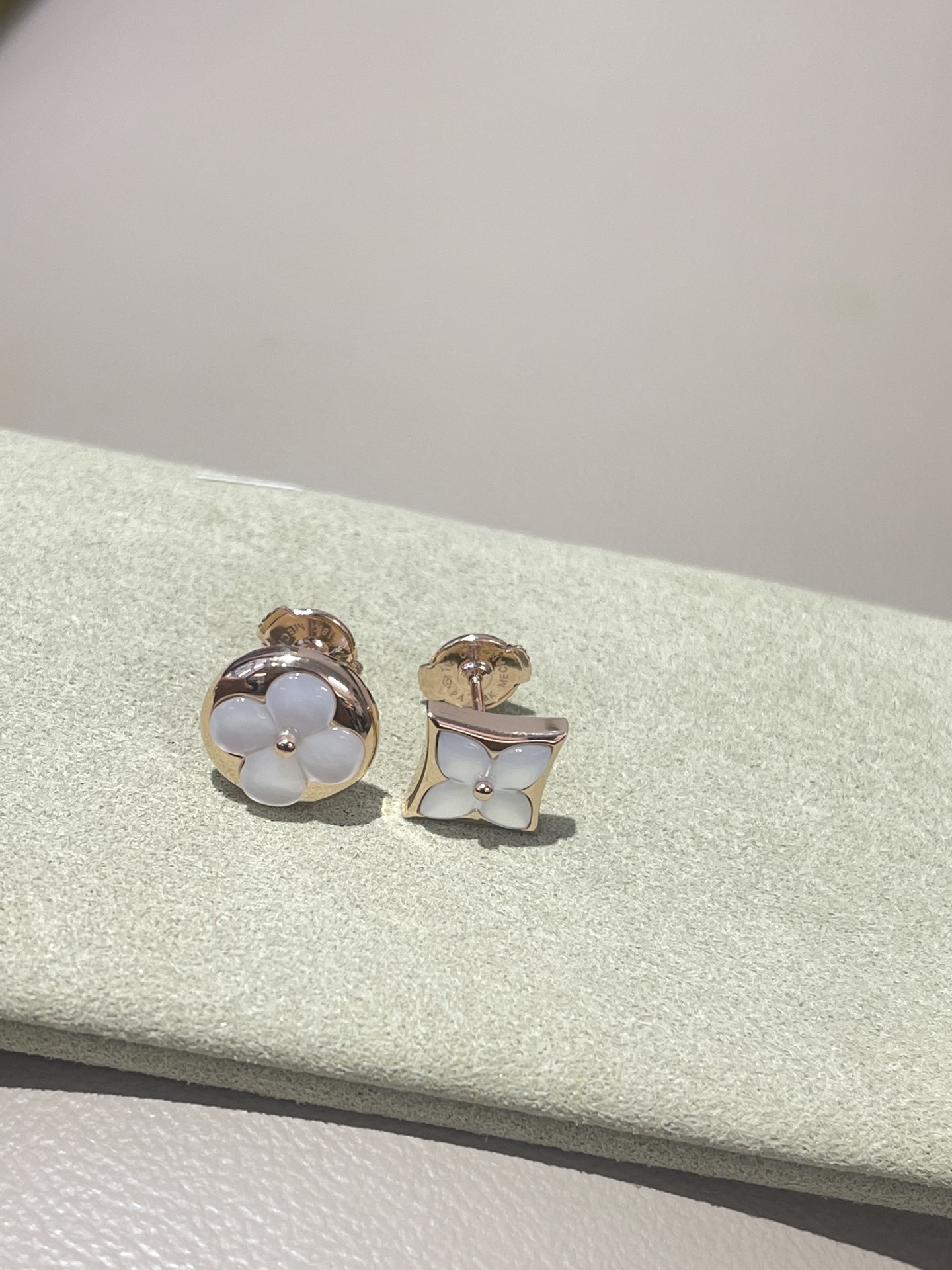 루이비통 18 K 골드 화이트 셸 귀걸이 64132 이미지 5