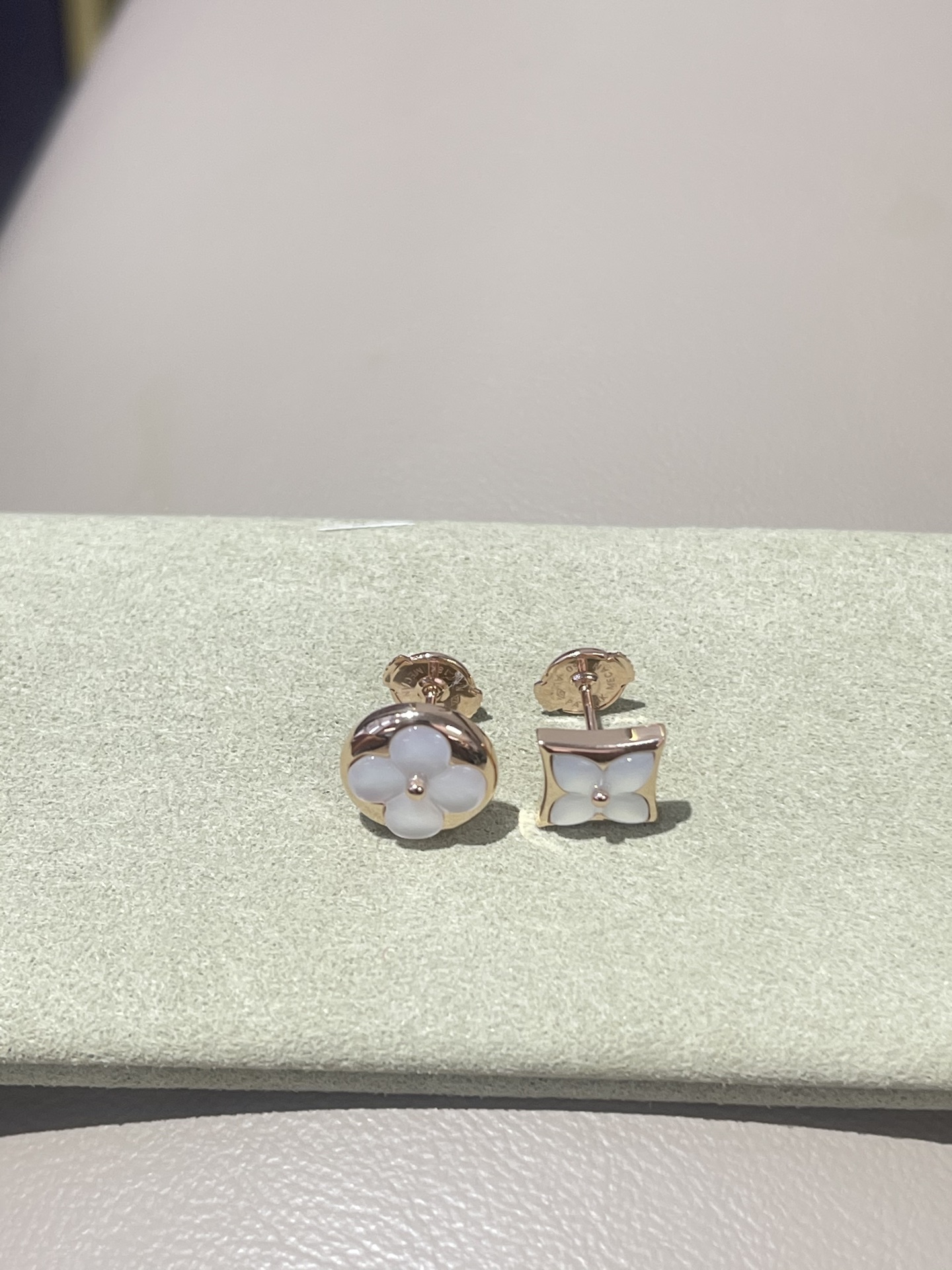 루이비통 18 K 골드 화이트 셸 귀걸이 64132 이미지 4