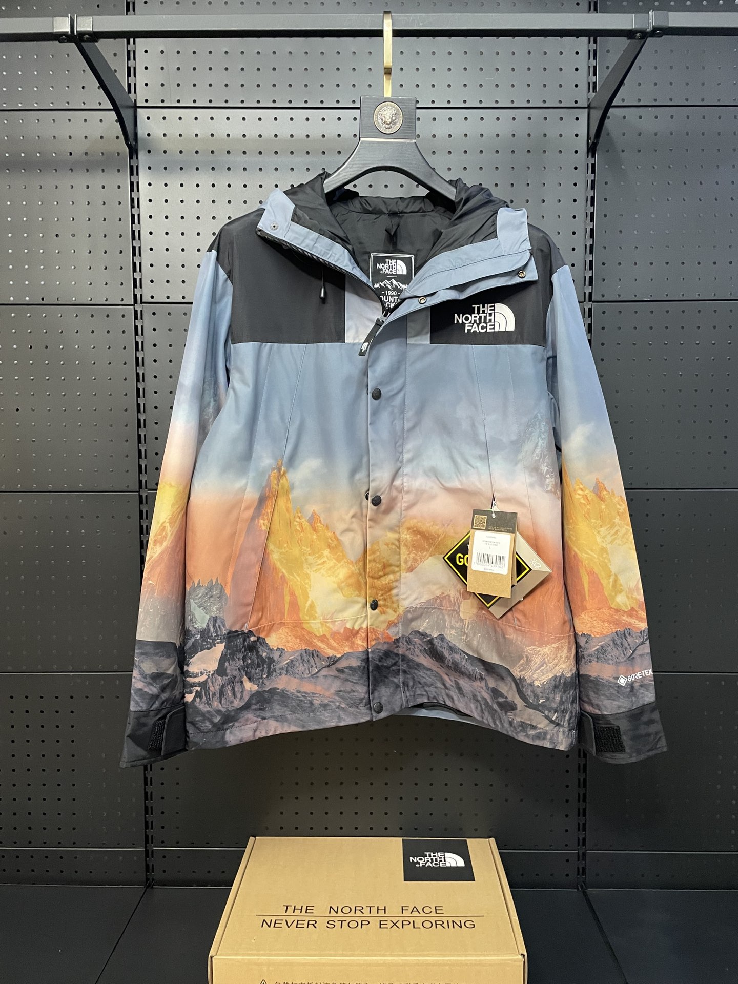 【Versión superior】 the north face | Chaqueta de montaña de edición limitada totalmente sellada de North Face. Colores: …