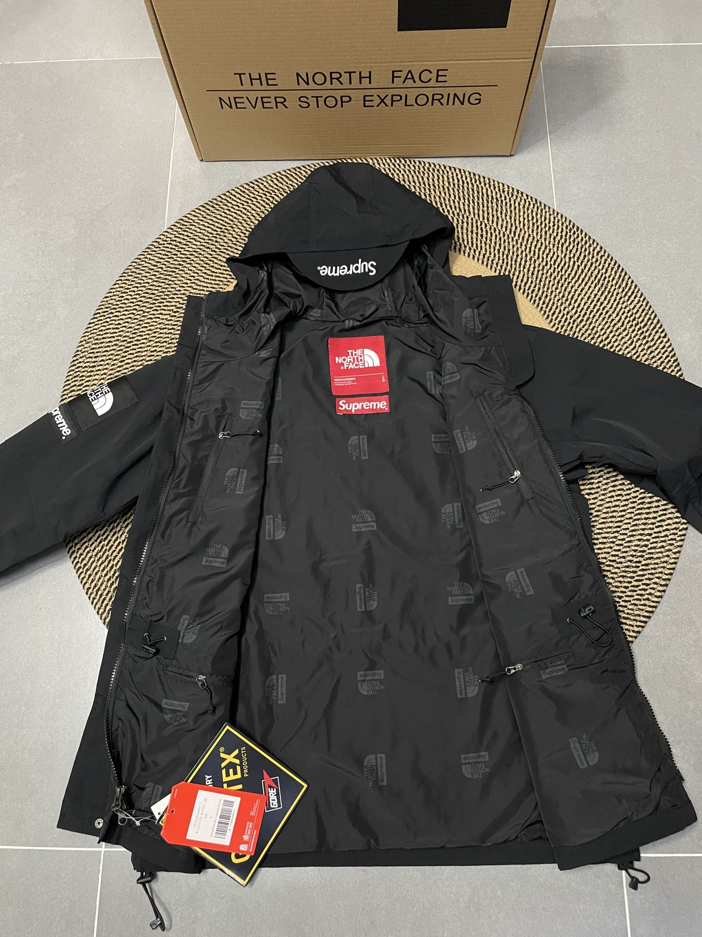 THE NORTH FACE×SUPREME プレミアム バイカー配色 撥水 軽量 ストリート フード付き ジャケット