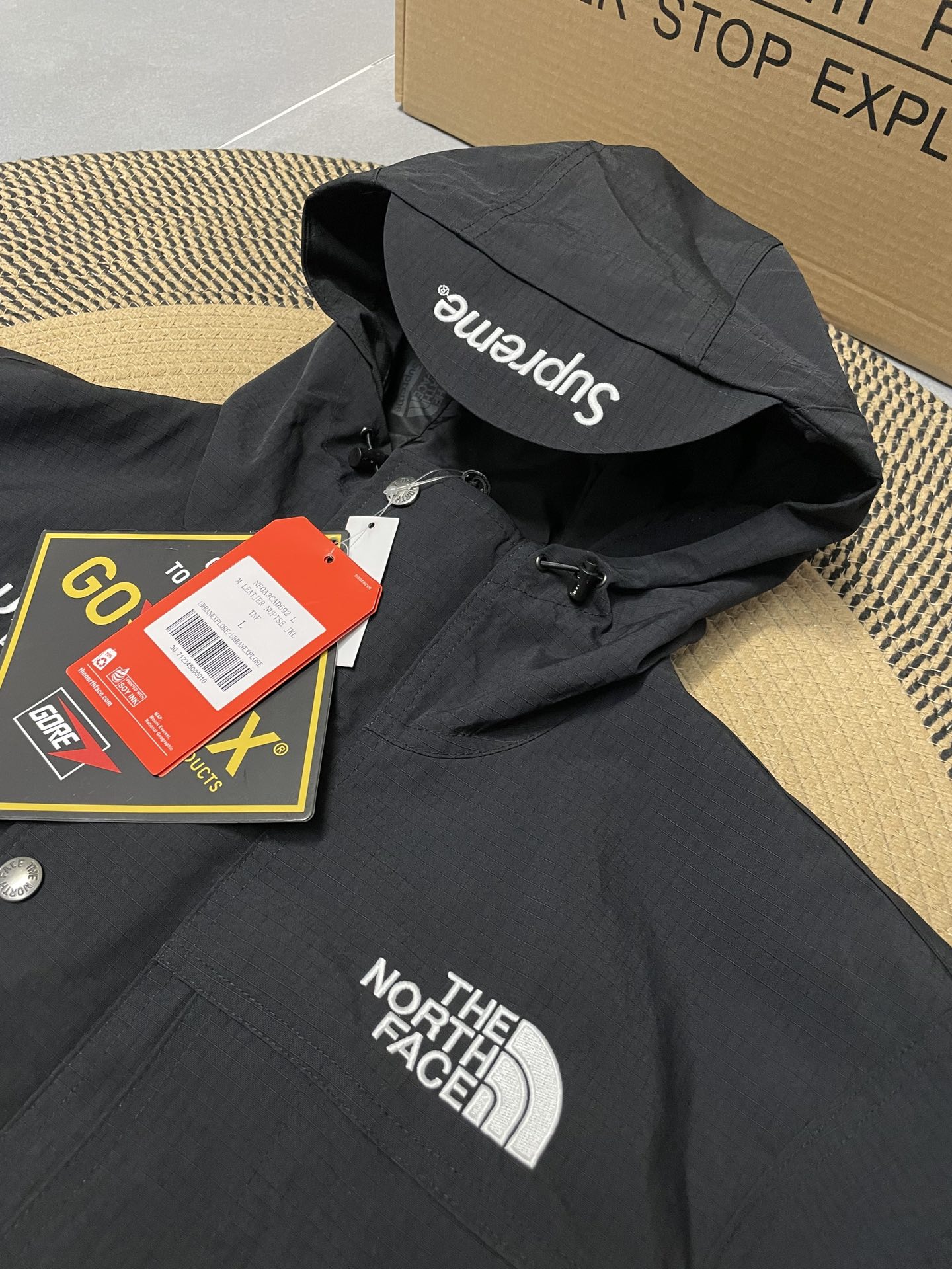 THE NORTH FACE×SUPREME プレミアム バイカー配色 撥水 軽量 ストリート フード付き ジャケット