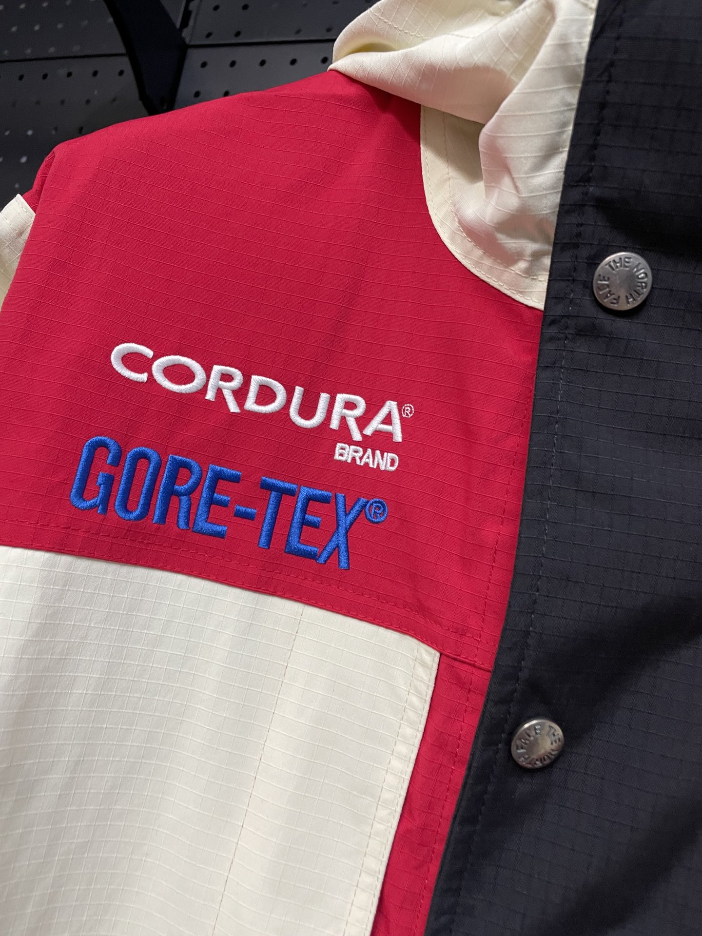 THE NORTH FACE × SUP コラボ バイカーズ パッチワーク フード付き シェルジャケット 耐水 撥水 ポリエステル 男女兼用