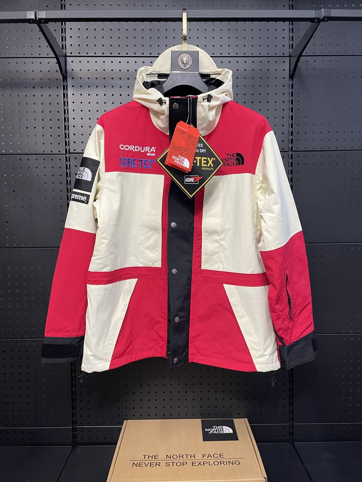 THE NORTH FACE × SUP コラボ バイカーズ パッチワーク フード付き シェルジャケット 耐水 撥水 ポリエステル 男女兼用