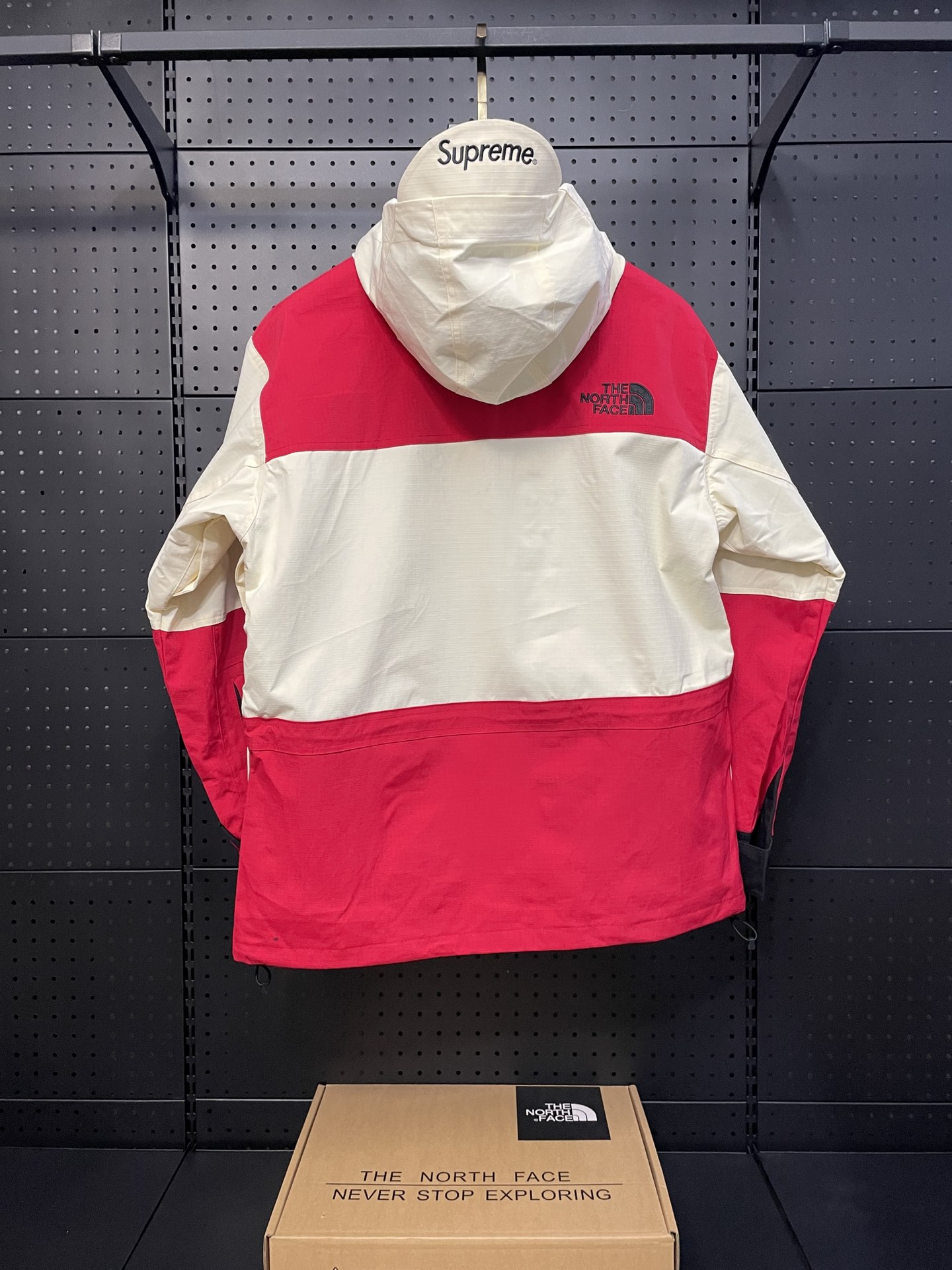 THE NORTH FACE × SUP コラボ バイカーズ パッチワーク フード付き シェルジャケット 耐水 撥水 ポリエステル 男女兼用