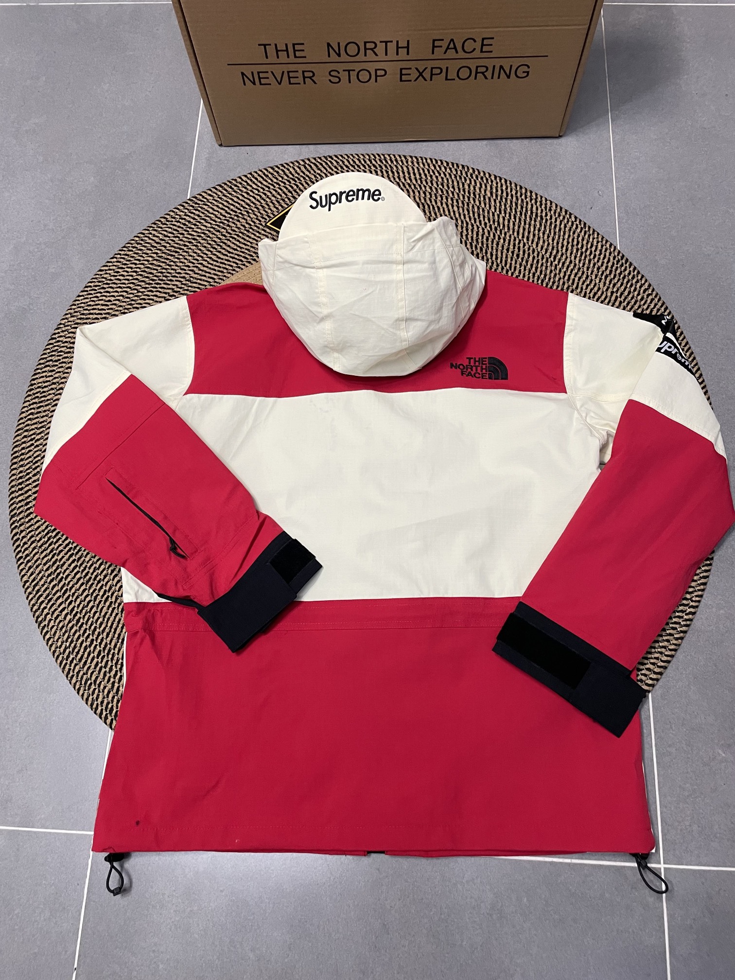 The North Face × SUP 限定 拼色フード付きマウンテンパーカー 撥水加工 男女兼用