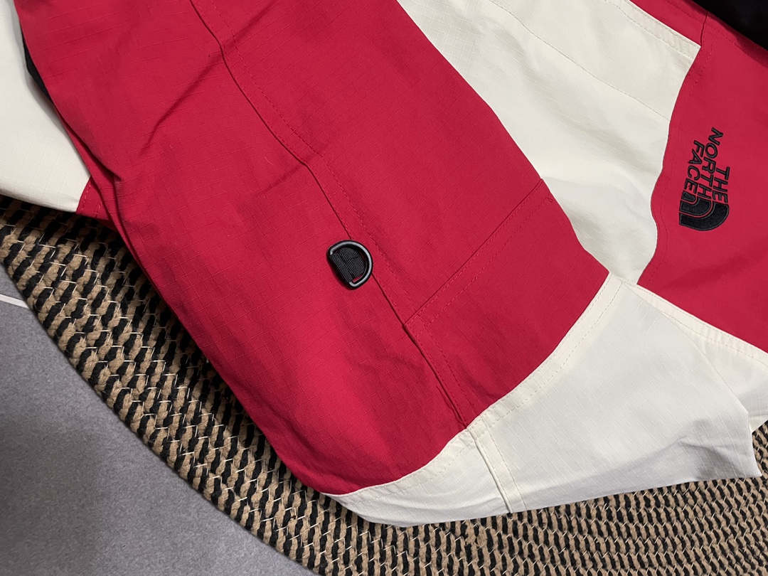 The North Face × SUP 限定 拼色フード付きマウンテンパーカー 撥水加工 男女兼用