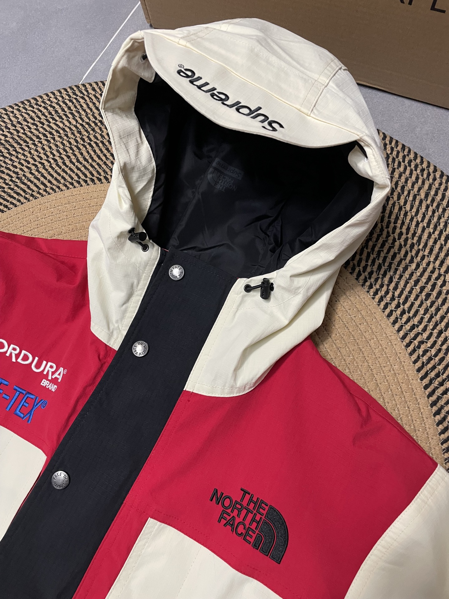 The North Face × SUP 限定 拼色フード付きマウンテンパーカー 撥水加工 男女兼用