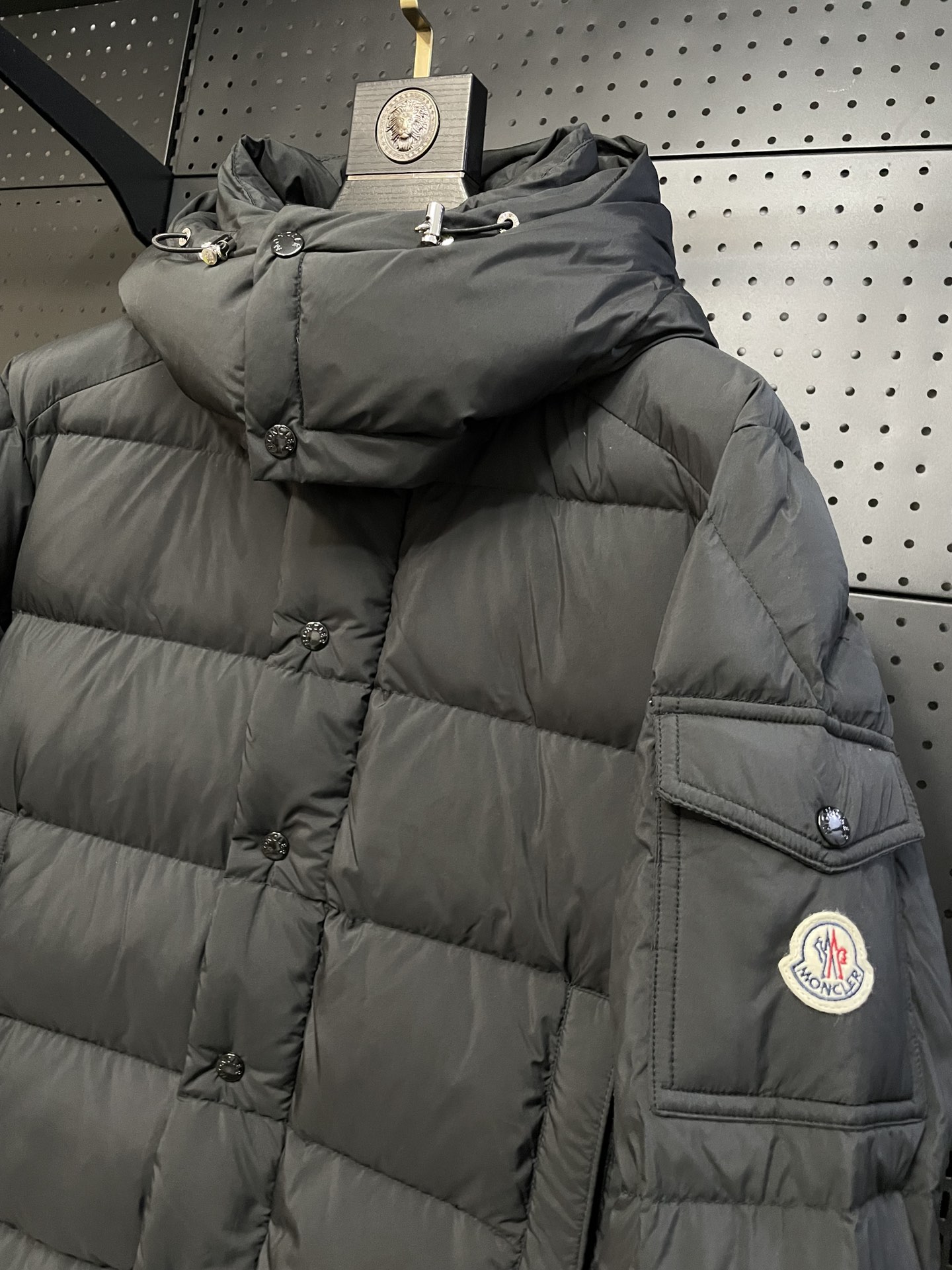 Moncler 盟可睐 Vezere雾面短款羽绒服 - 機能性とスタイルを兼ね備えた一着
