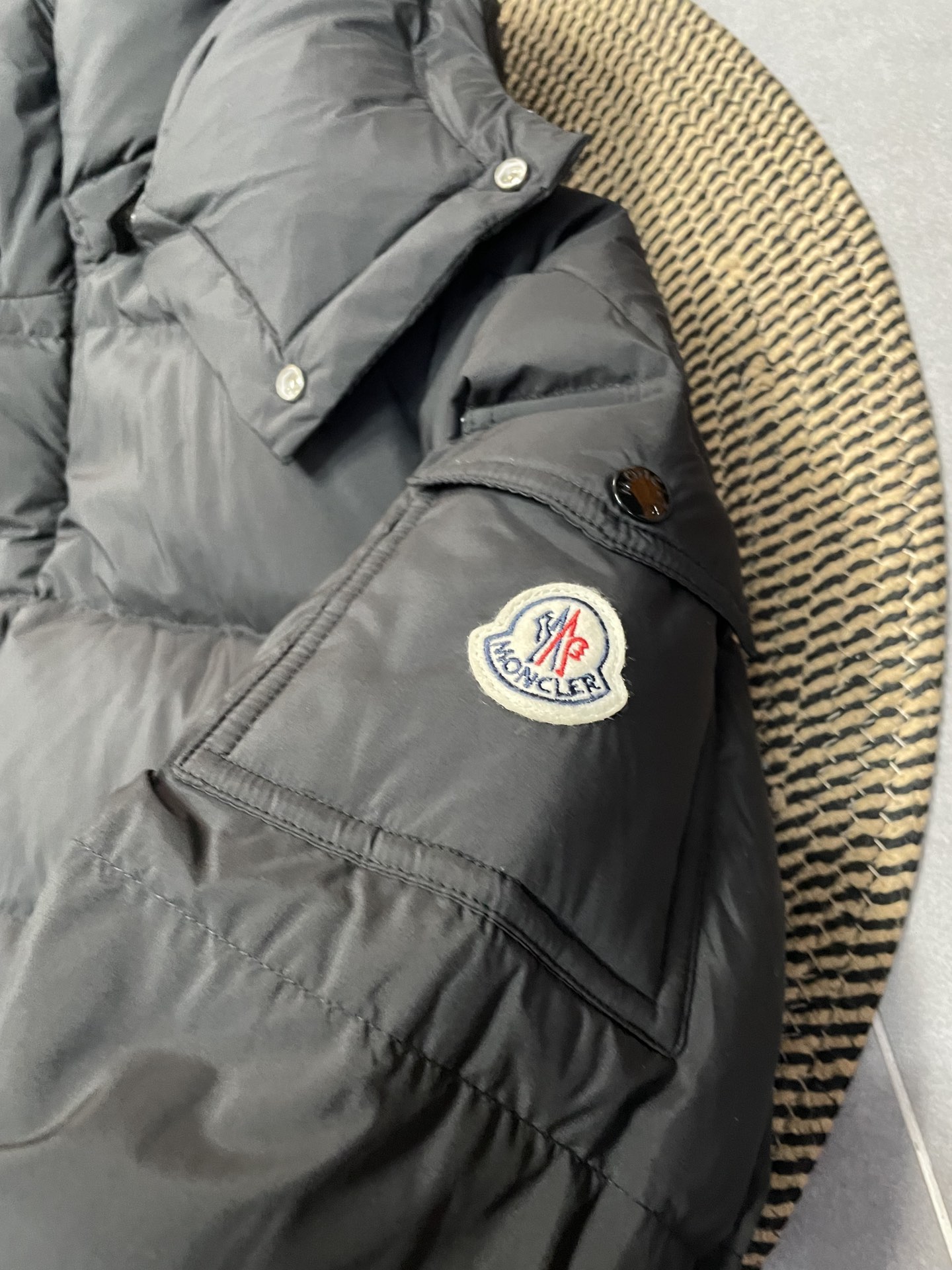 Moncler 盟可睐 Vezere雾面短款羽绒服 - 機能性とスタイルを兼ね備えた一着