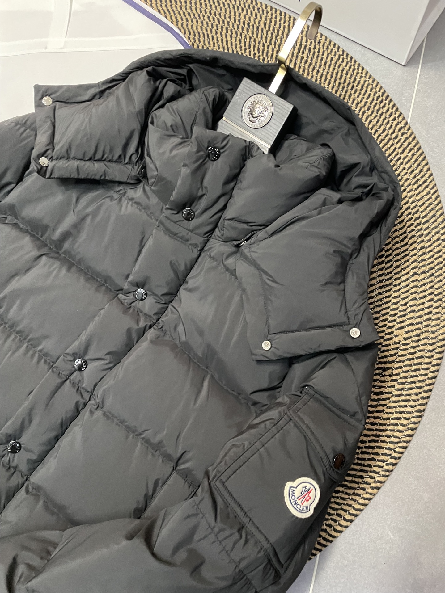 Moncler 盟可睐 Vezere雾面短款羽绒服 - 機能性とスタイルを兼ね備えた一着
