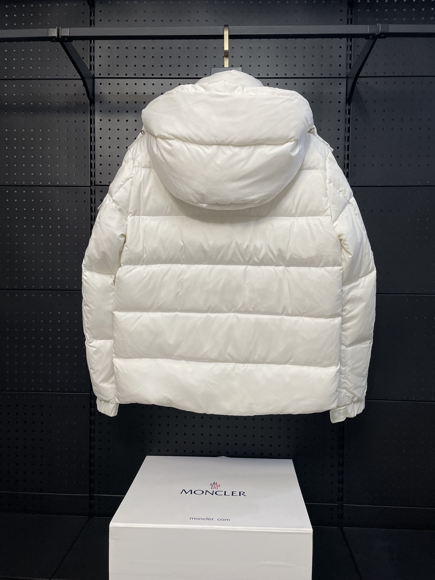 Moncler 盟可睐 蒙口 Vezere雾面短款羽绒服 – 高機能性とスタイリッシュなデザイン