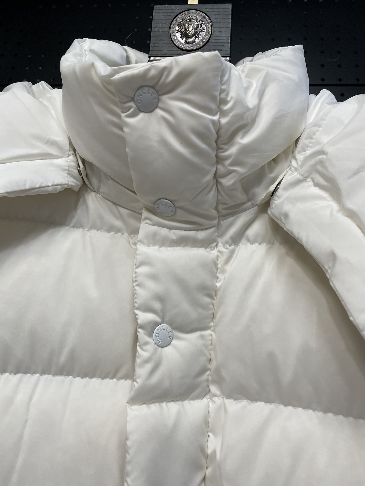 Moncler 盟可睐 蒙口 Vezere雾面短款羽绒服 – 高機能性とスタイリッシュなデザイン