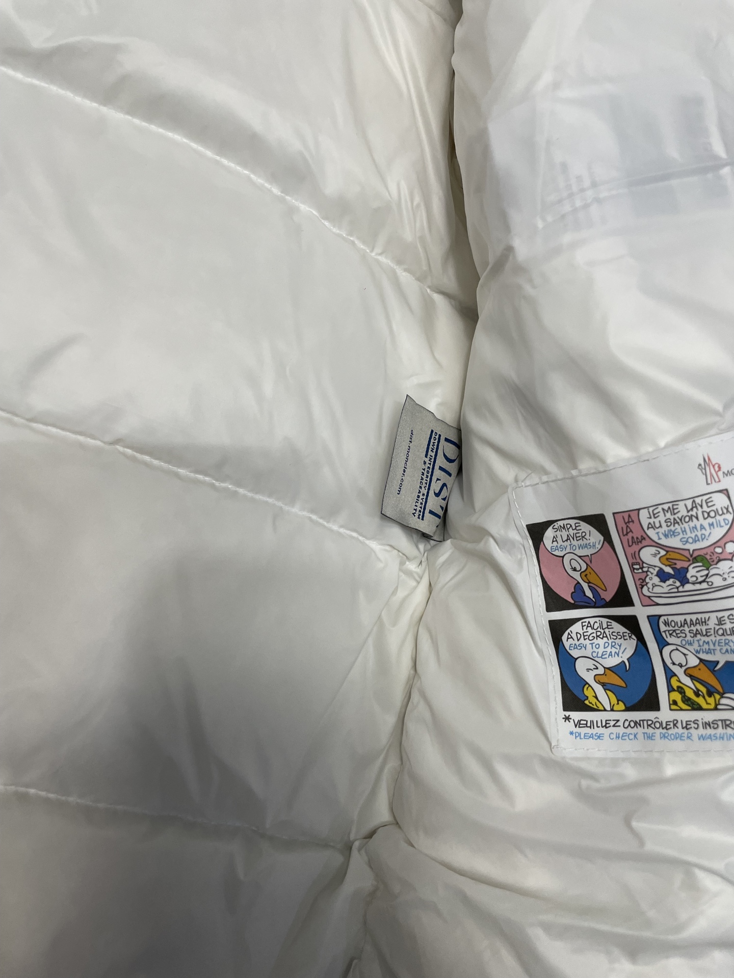 Moncler 盟可睐 モンクレール Vezere 雾面短款羽绒服