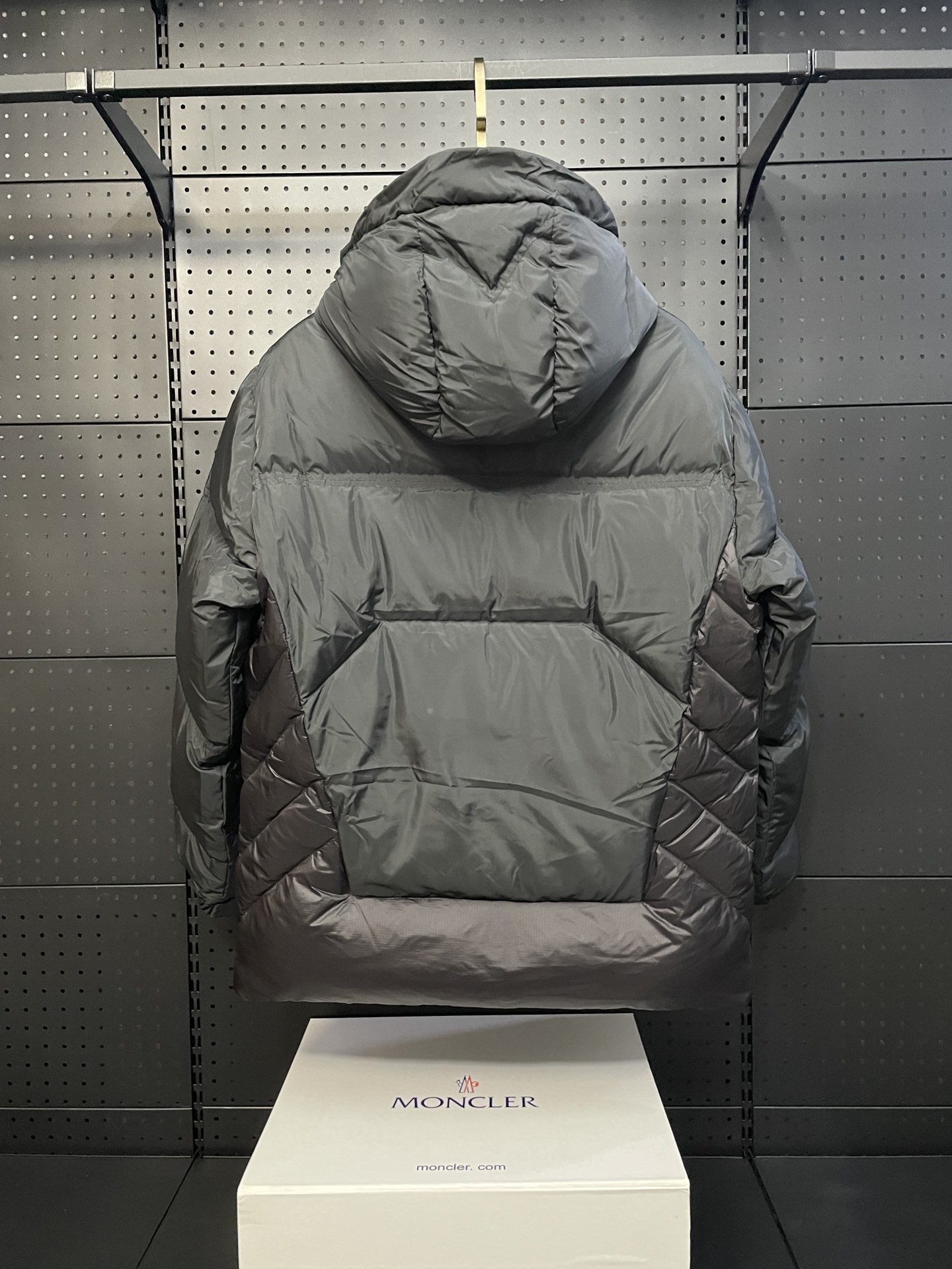 Moncler Jarama 短款羽绒服 - 軽量で高品質な防水素材
