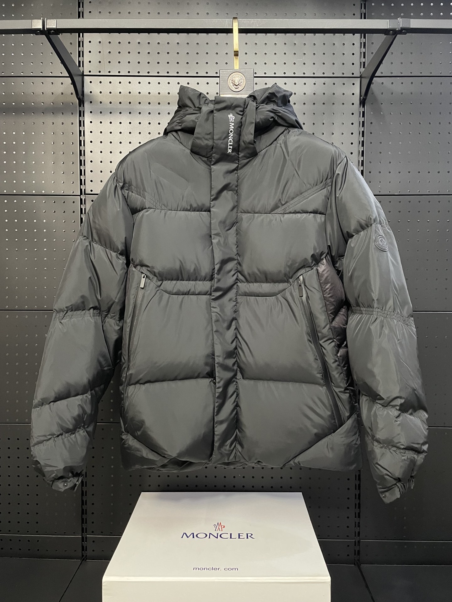Moncler Jarama 短款羽绒服 - 軽量で高品質な防水素材