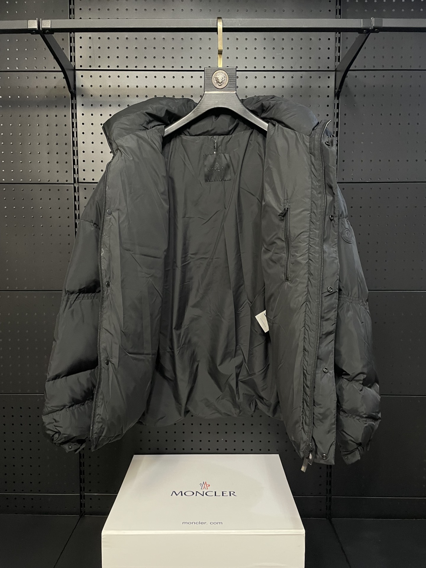 Moncler Jarama 短款羽绒服 - 軽量で高品質な防水素材