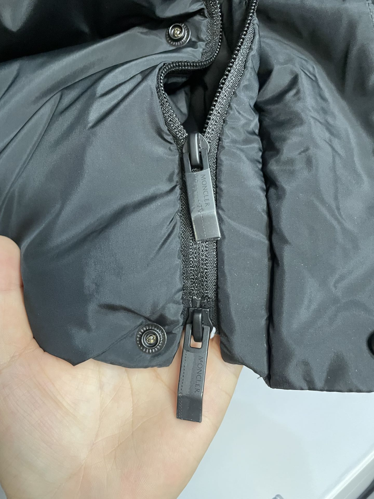 Moncler Jarama 短款羽绒服 - 軽量で高品質な防水素材