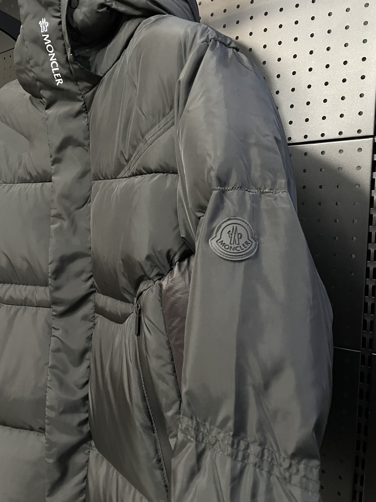 Moncler Jarama 短款羽绒服 - 軽量で高品質な防水素材